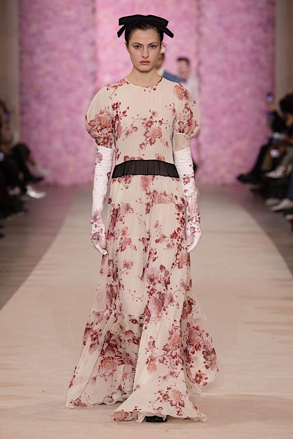 Fashion Week Paris Fall/Winter 2020 look 46 from the Giambattista Valli collection 女装