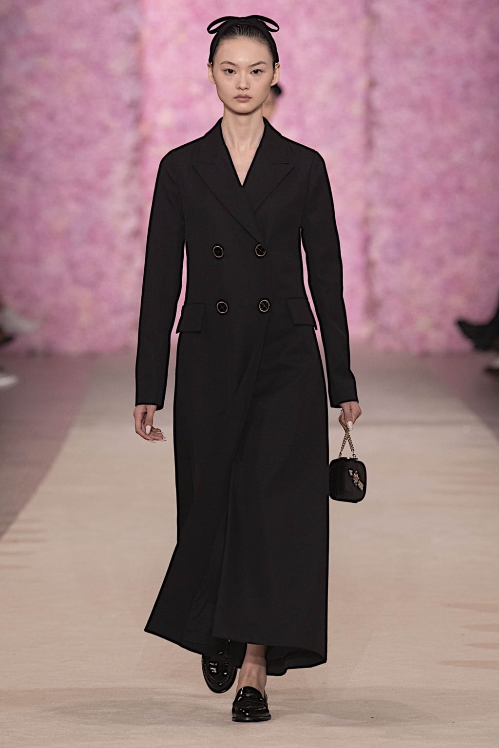 Fashion Week Paris Fall/Winter 2020 look 47 from the Giambattista Valli collection 女装