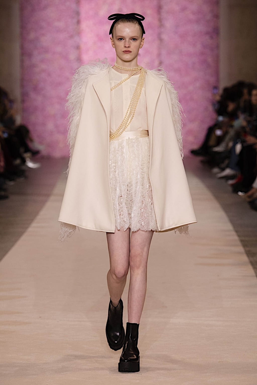 Fashion Week Paris Fall/Winter 2020 look 48 from the Giambattista Valli collection 女装