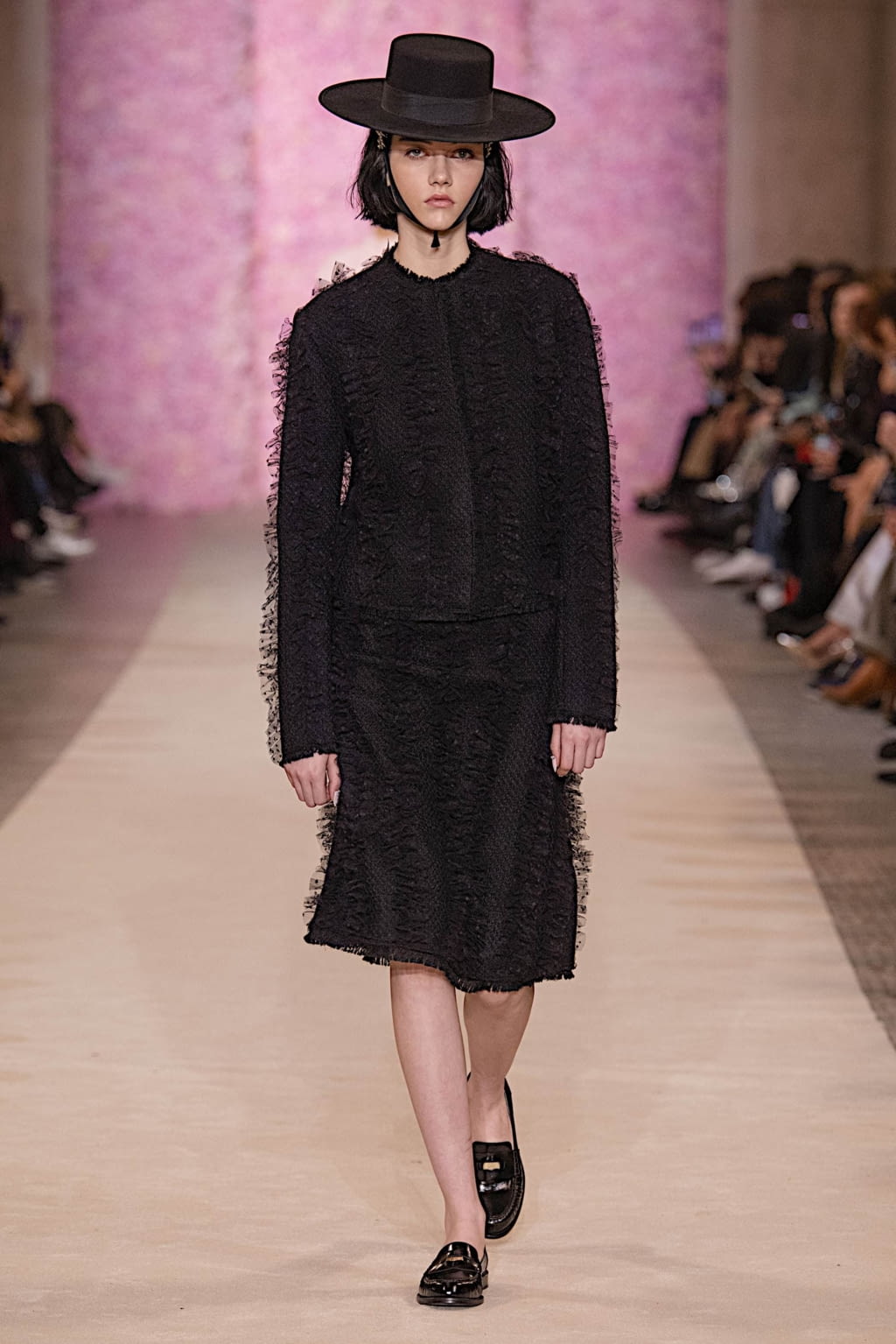 Fashion Week Paris Fall/Winter 2020 look 3 from the Giambattista Valli collection 女装