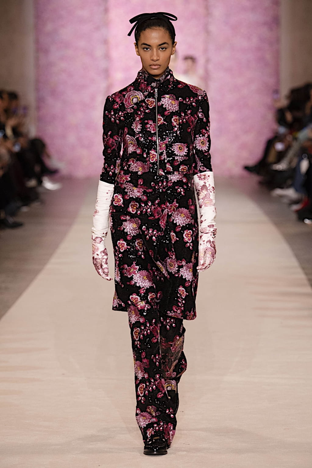 Fashion Week Paris Fall/Winter 2020 look 13 from the Giambattista Valli collection 女装