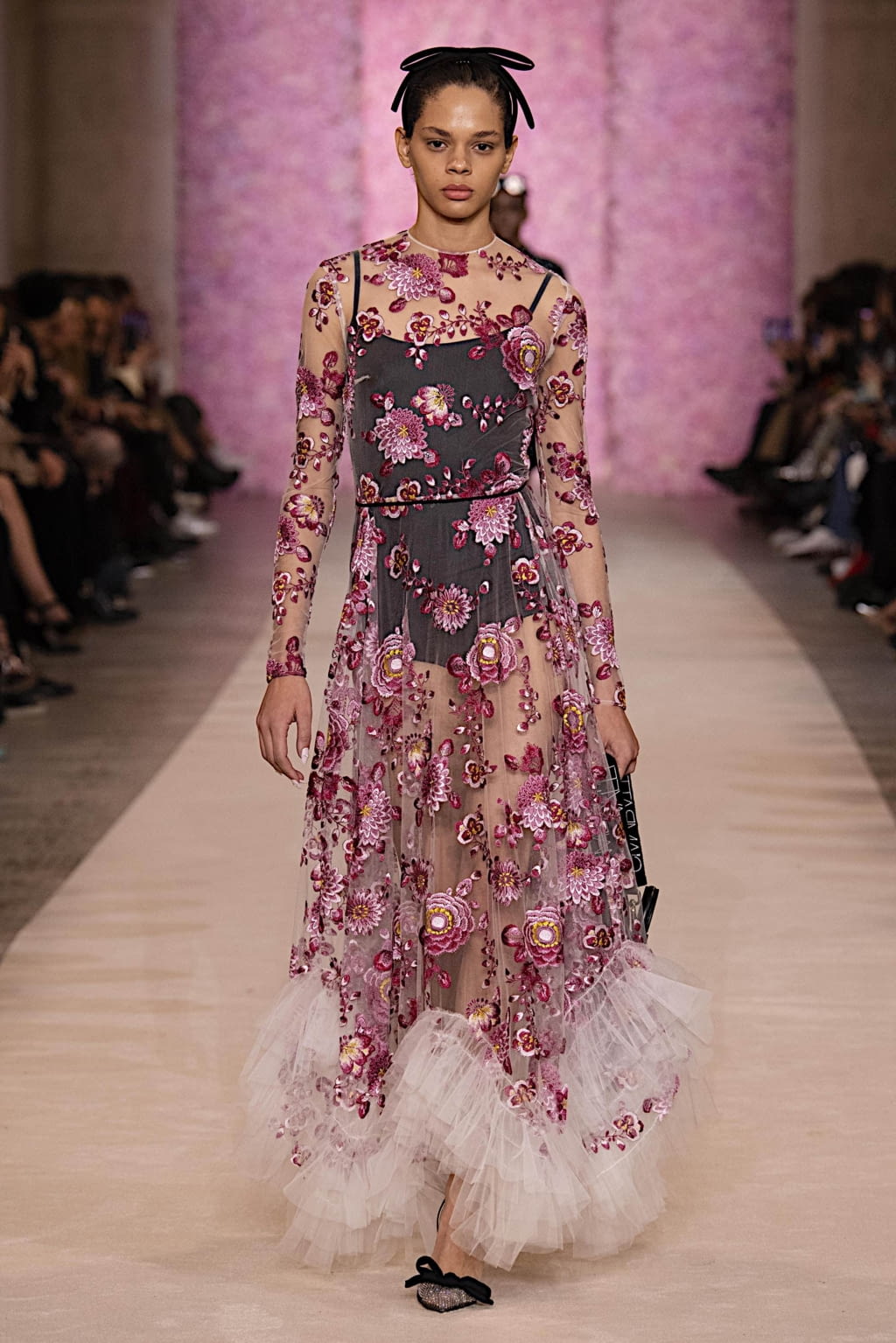 Fashion Week Paris Fall/Winter 2020 look 6 from the Giambattista Valli collection 女装