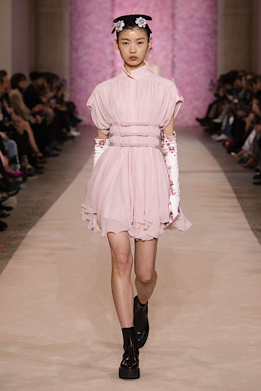 Fashion Week Paris Fall/Winter 2020 look 4 from the Giambattista Valli collection 女装