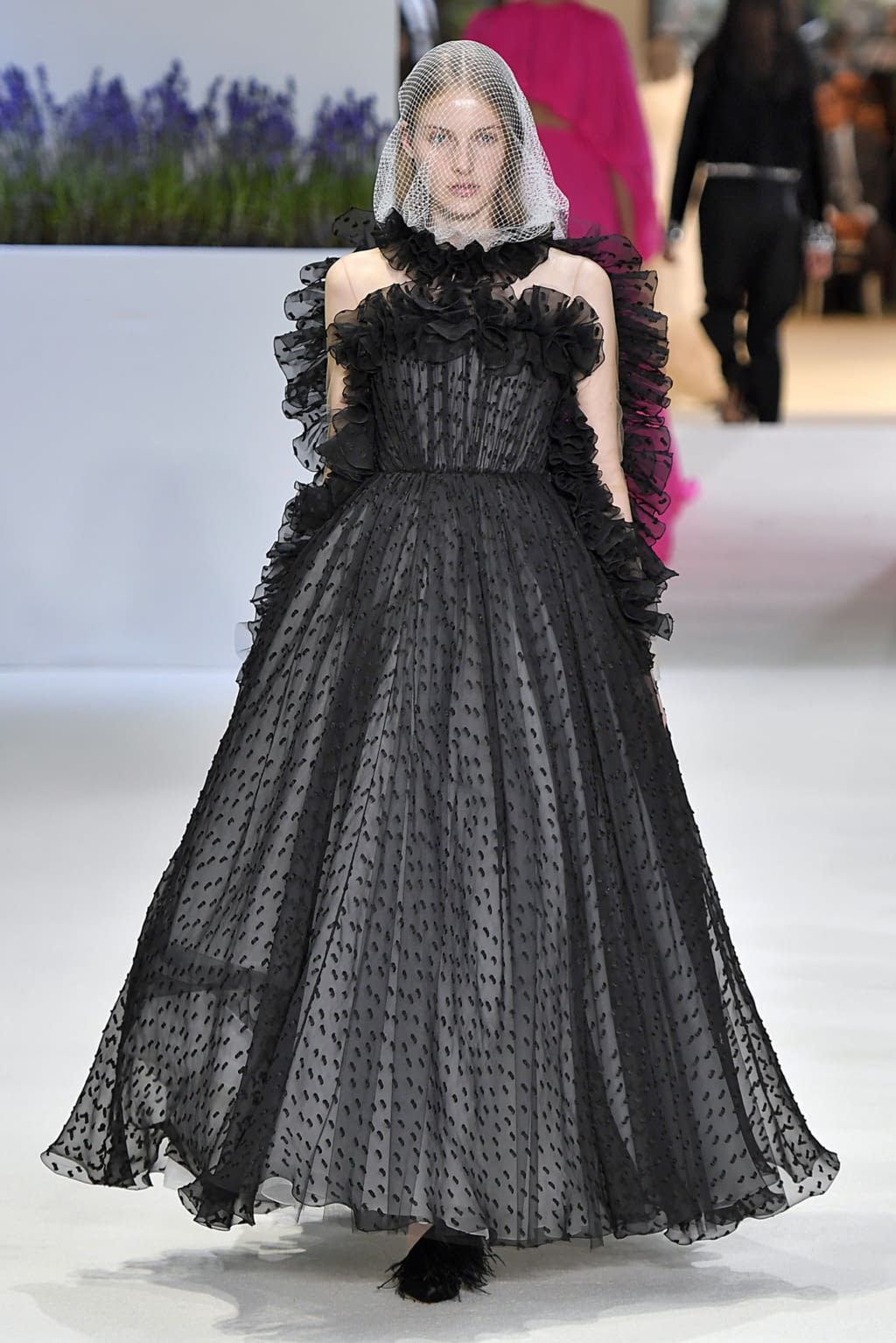 Fashion Week Paris Fall/Winter 2018 look 18 from the Giambattista Valli collection couture