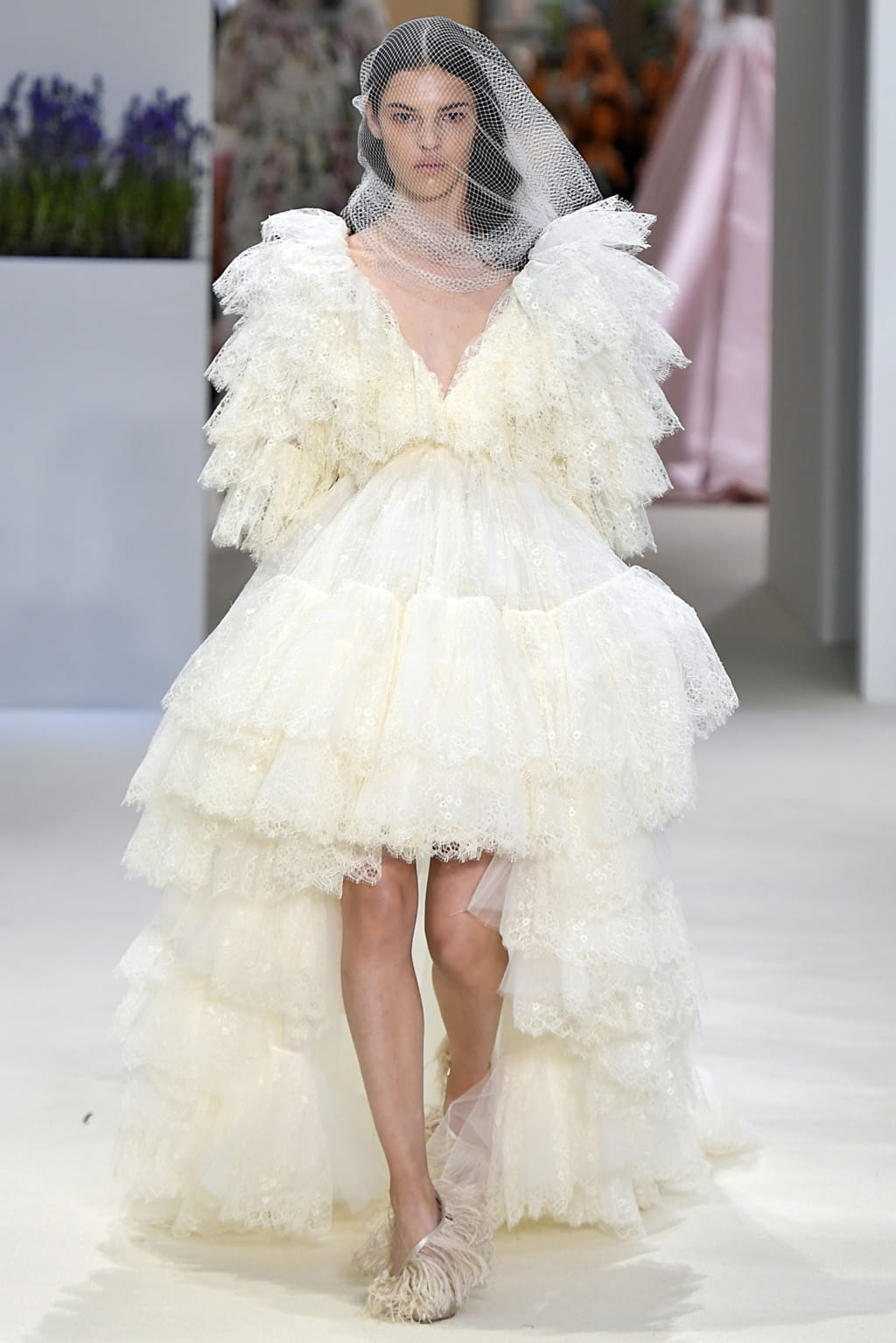 Fashion Week Paris Fall/Winter 2018 look 28 from the Giambattista Valli collection couture