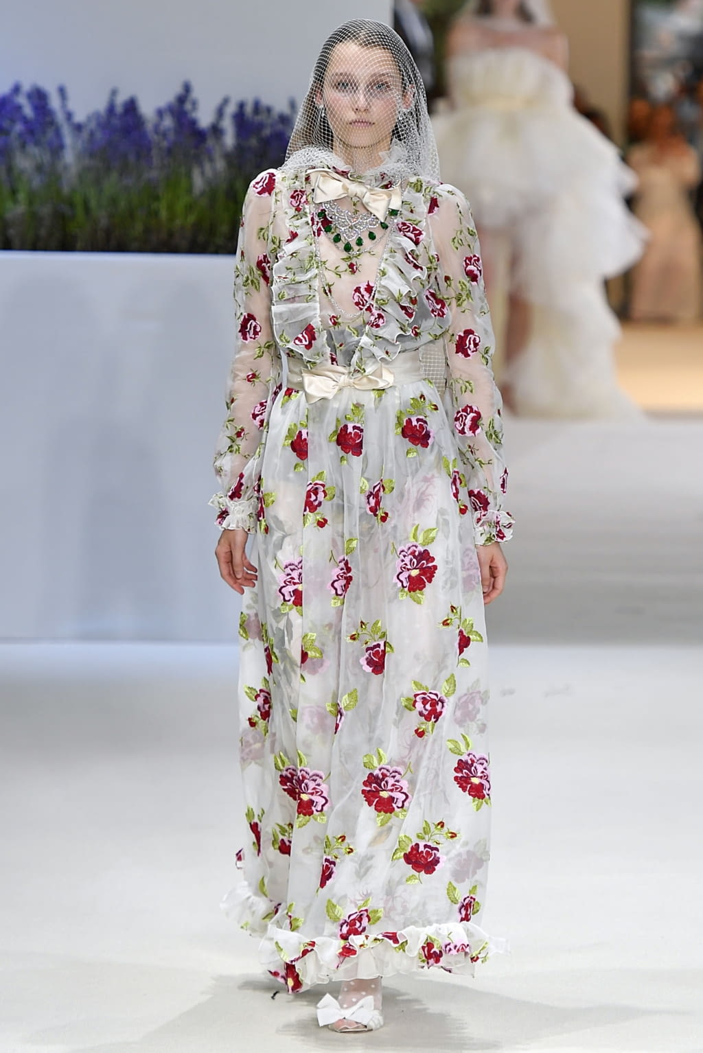 Fashion Week Paris Fall/Winter 2018 look 32 from the Giambattista Valli collection couture
