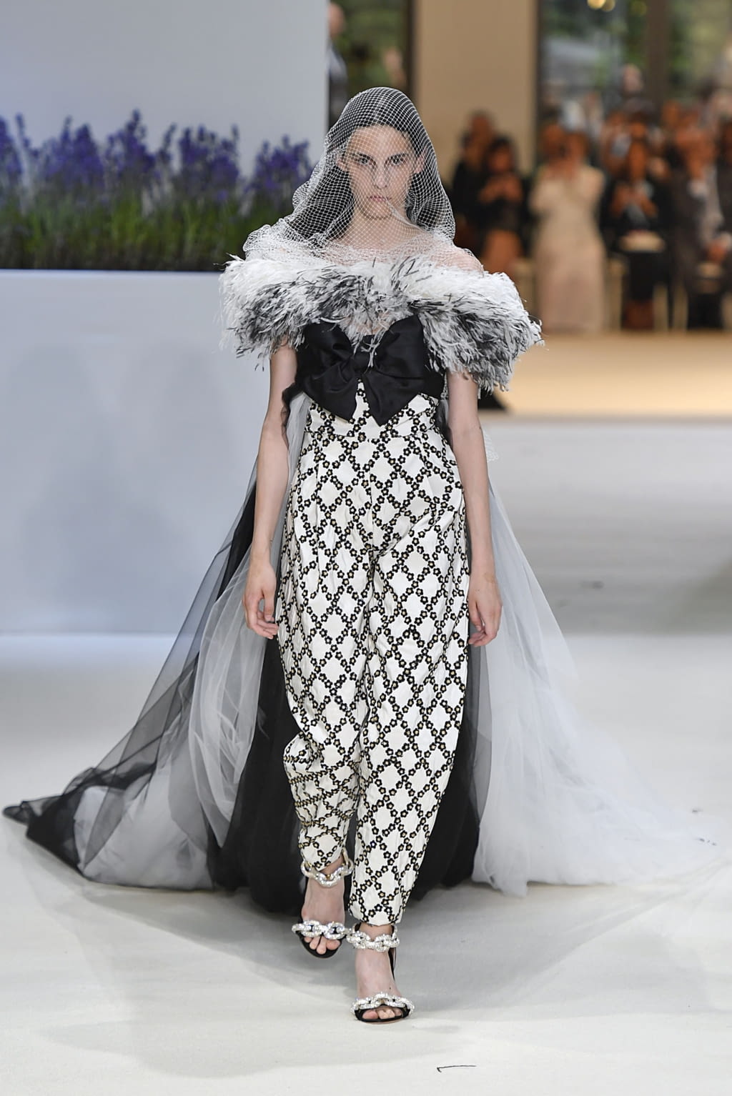 Fashion Week Paris Fall/Winter 2018 look 45 from the Giambattista Valli collection couture