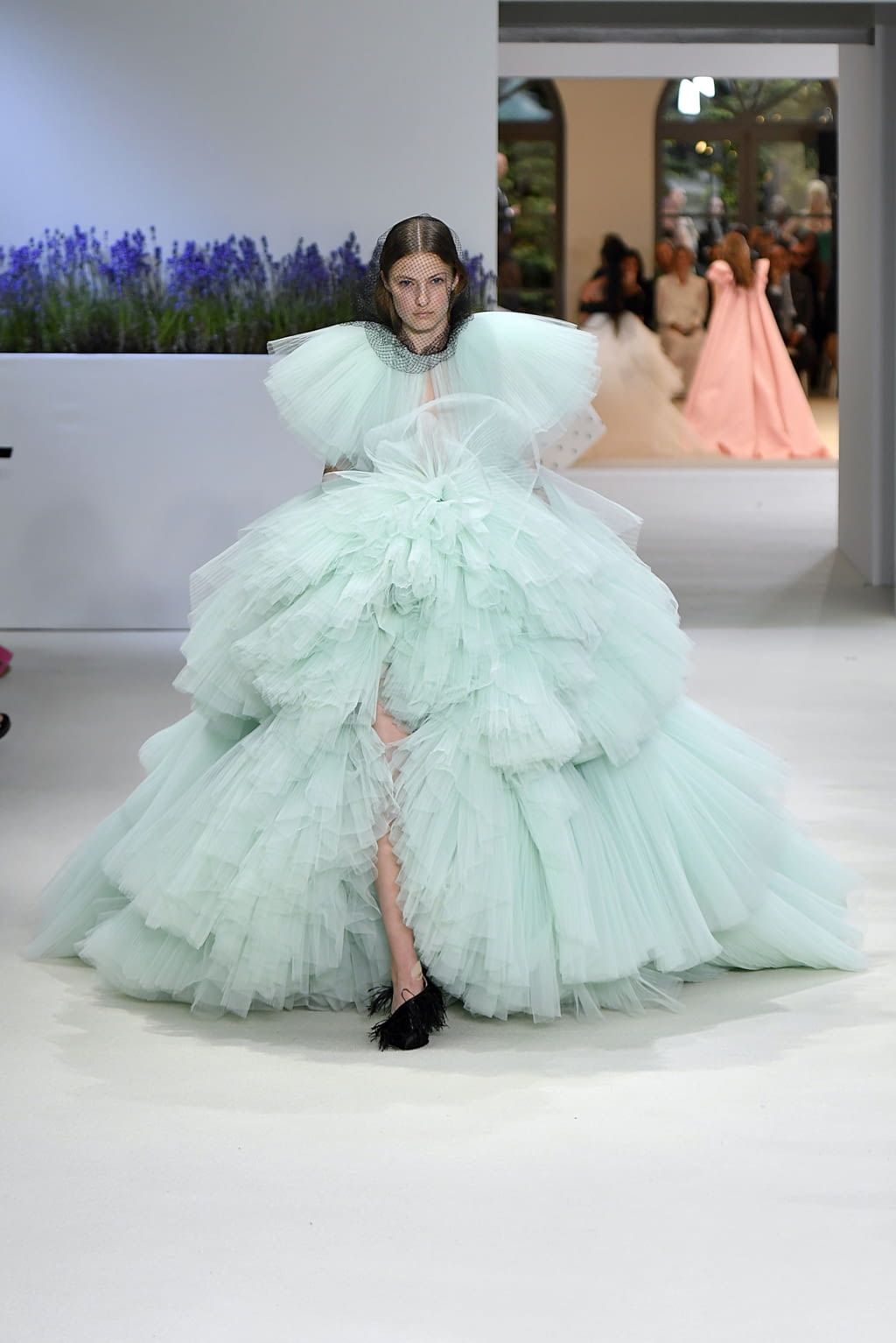 Fashion Week Paris Fall/Winter 2018 look 51 from the Giambattista Valli collection couture