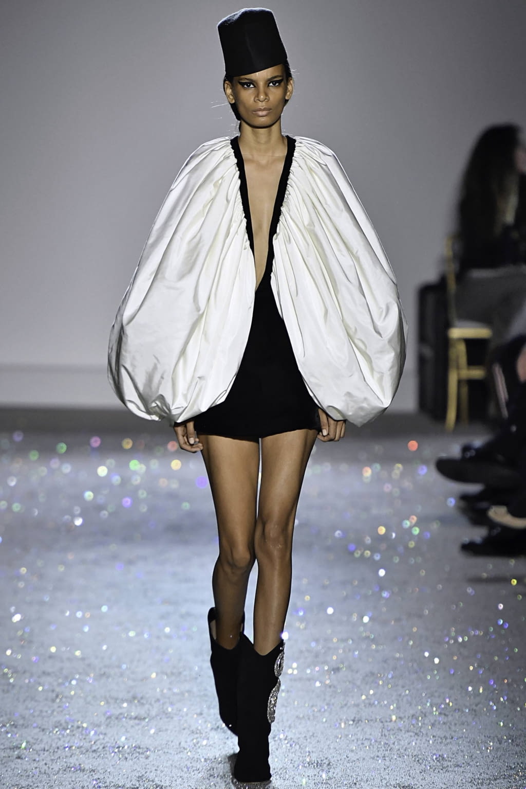 Fashion Week Paris Spring/Summer 2019 look 3 de la collection Giambattista Valli couture