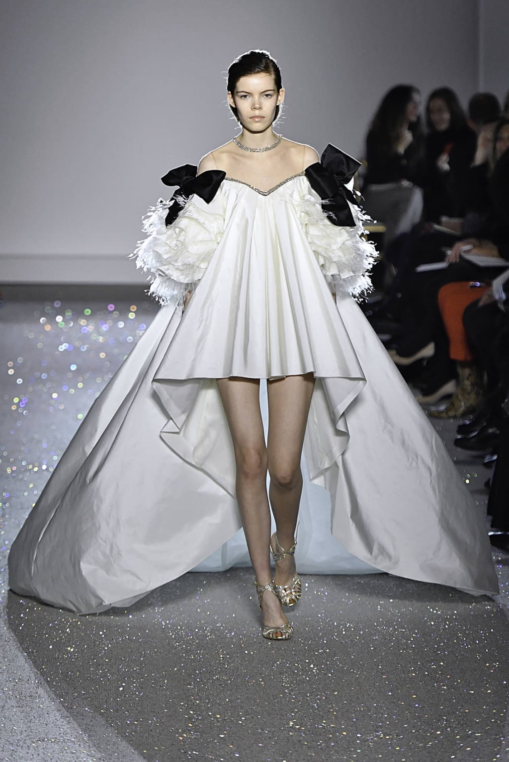 Fashion Week Paris Spring/Summer 2019 look 15 from the Giambattista Valli collection couture