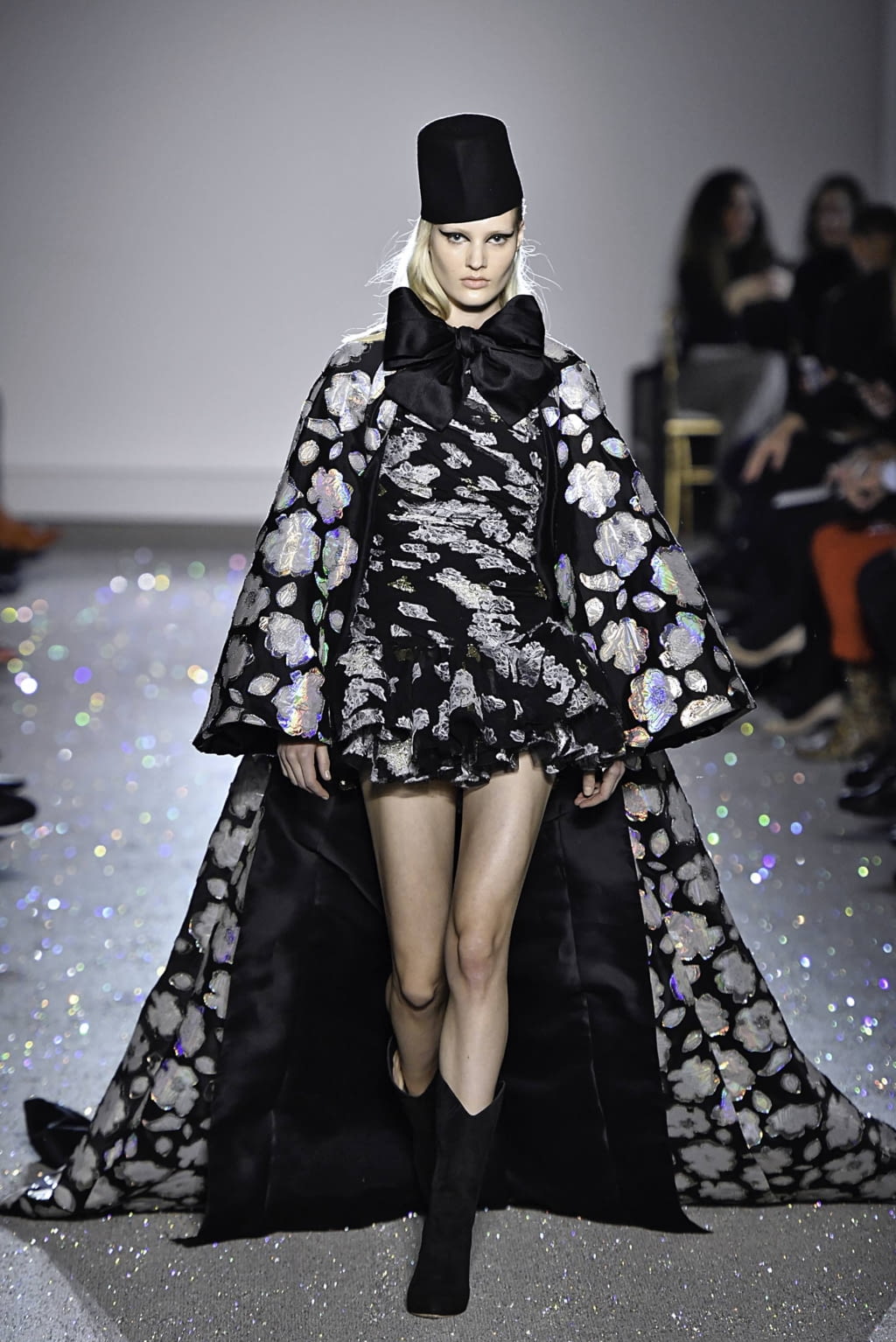 Fashion Week Paris Spring/Summer 2019 look 17 de la collection Giambattista Valli couture