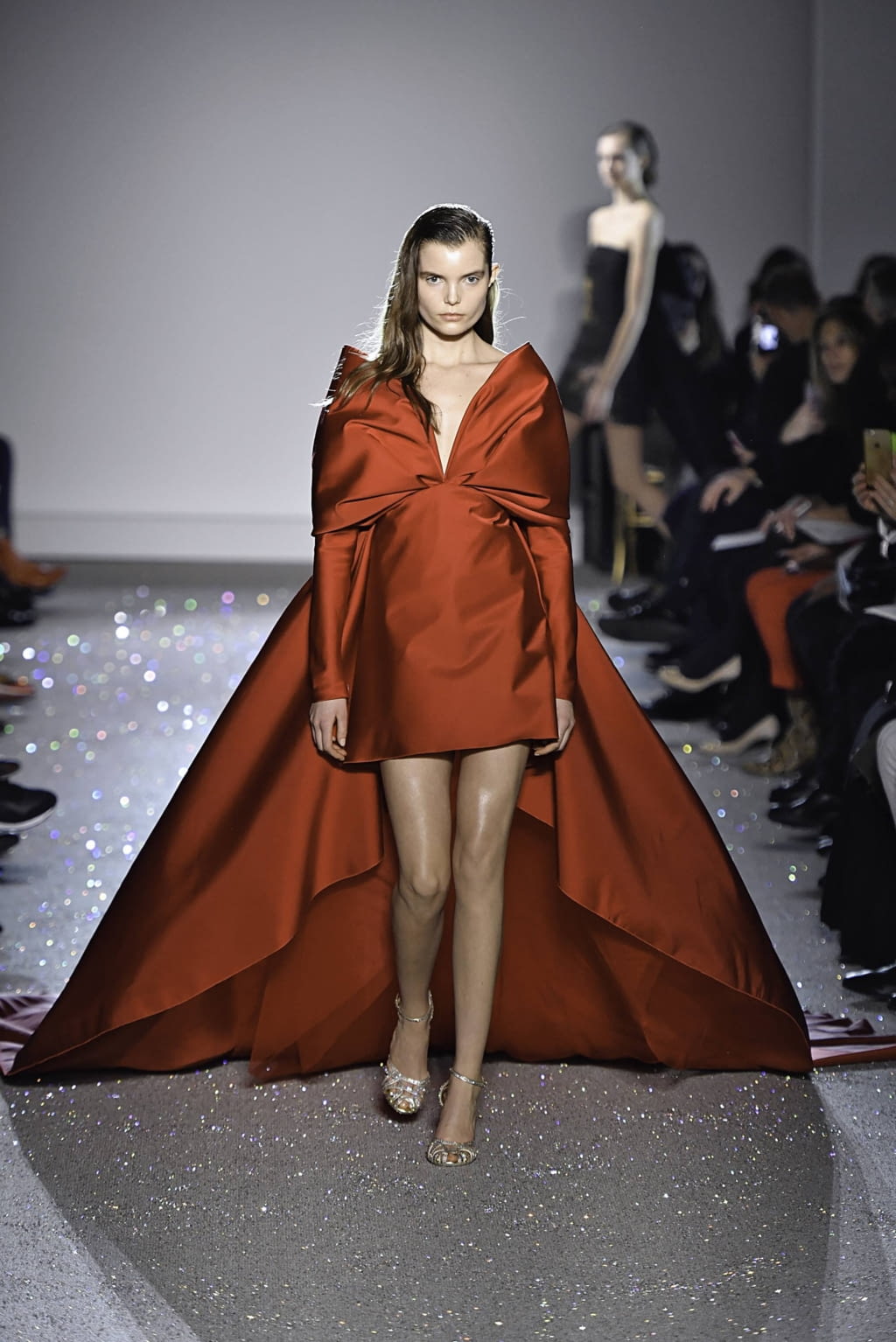 Fashion Week Paris Spring/Summer 2019 look 24 from the Giambattista Valli collection 高级定制