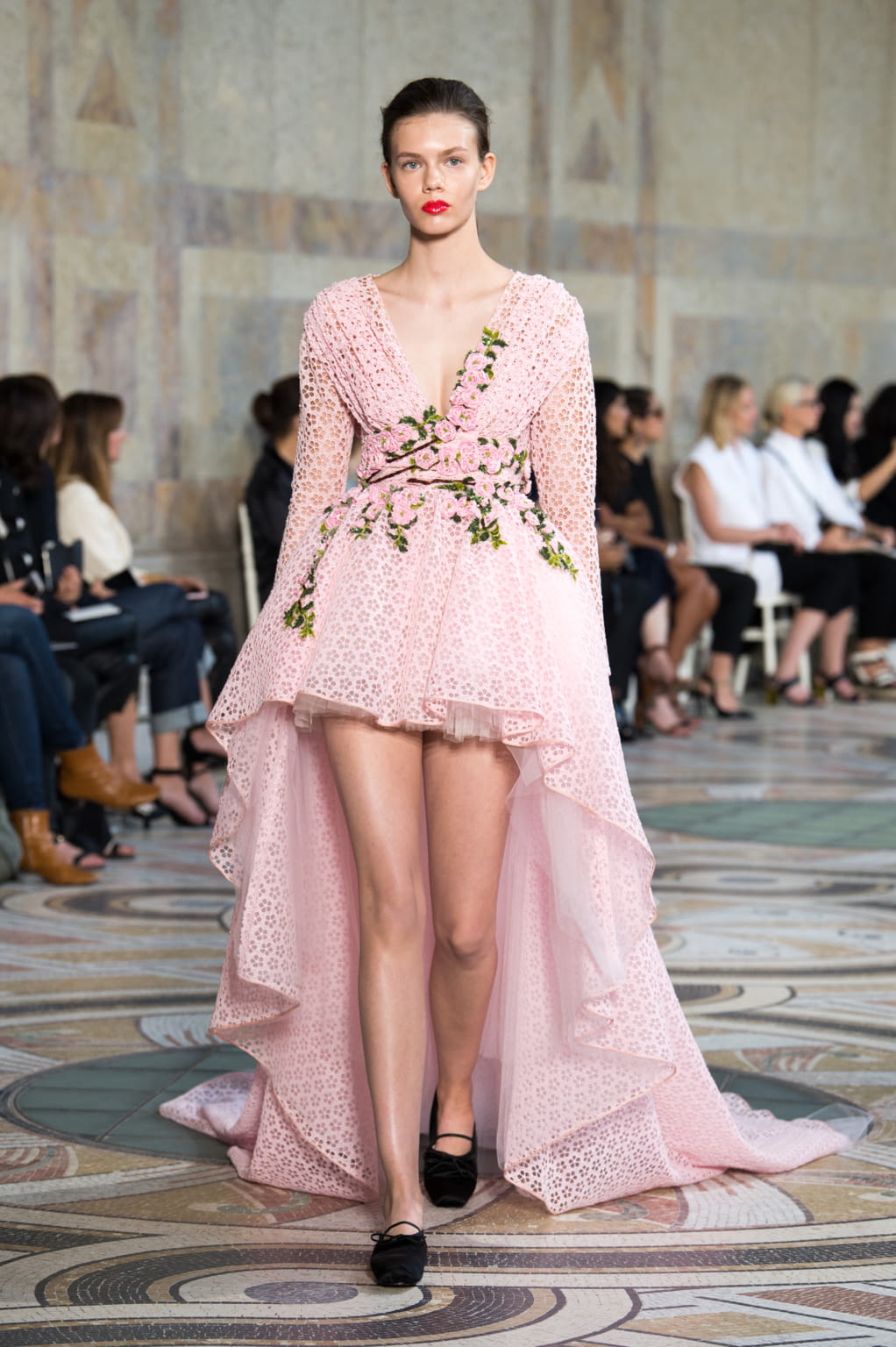 Fashion Week Paris Fall/Winter 2017 look 24 from the Giambattista Valli collection couture