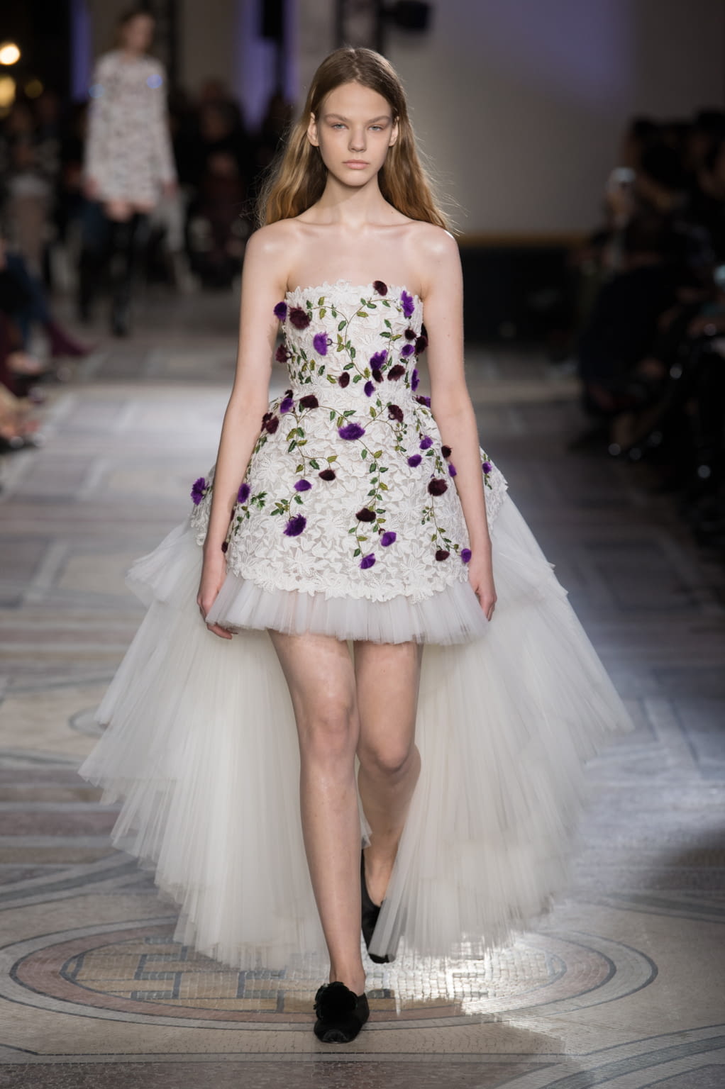 Fashion Week Paris Spring/Summer 2018 look 18 from the Giambattista Valli collection couture