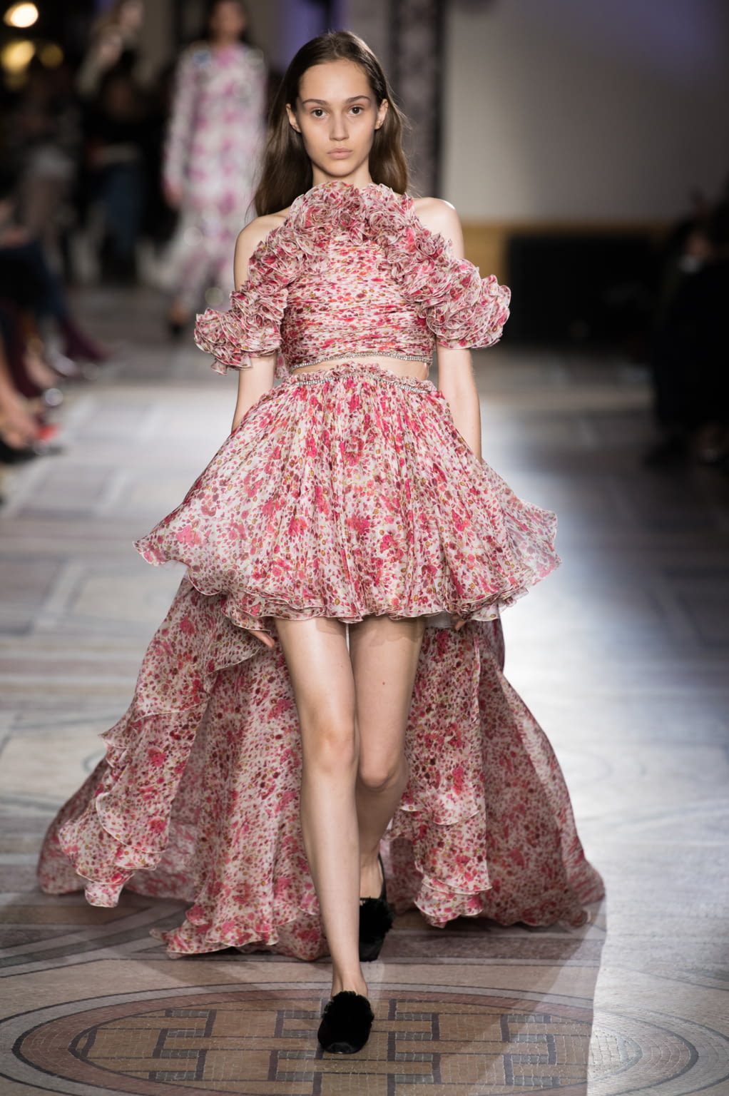 Fashion Week Paris Spring/Summer 2018 look 27 de la collection Giambattista Valli couture