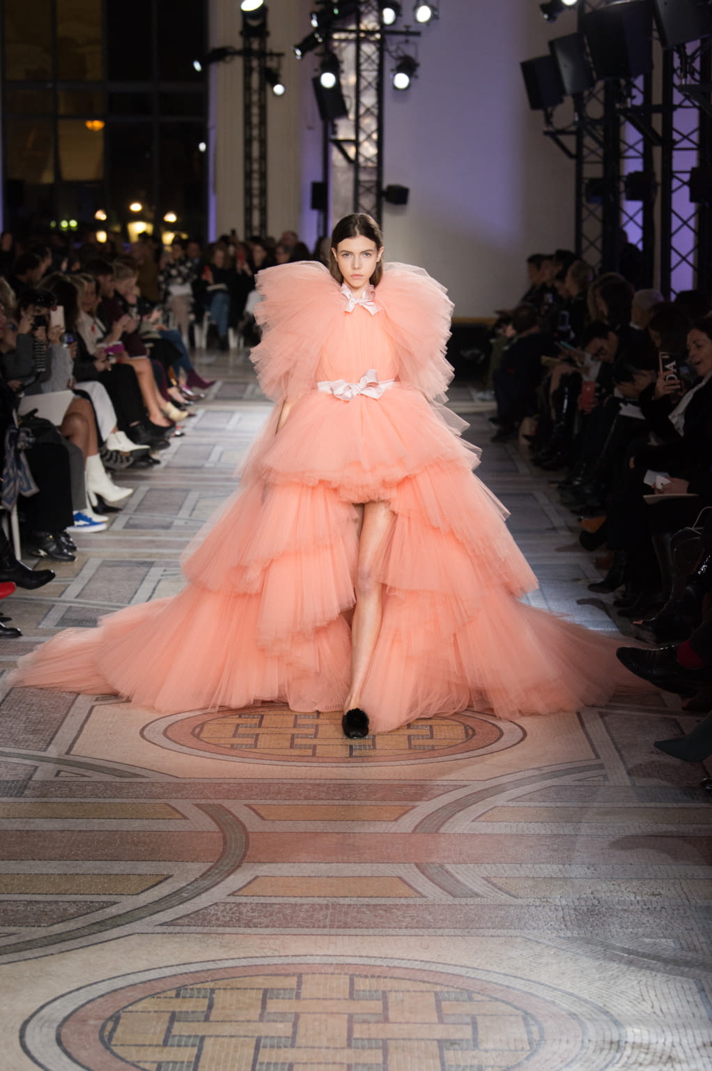 Fashion Week Paris Spring/Summer 2018 look 49 from the Giambattista Valli collection couture