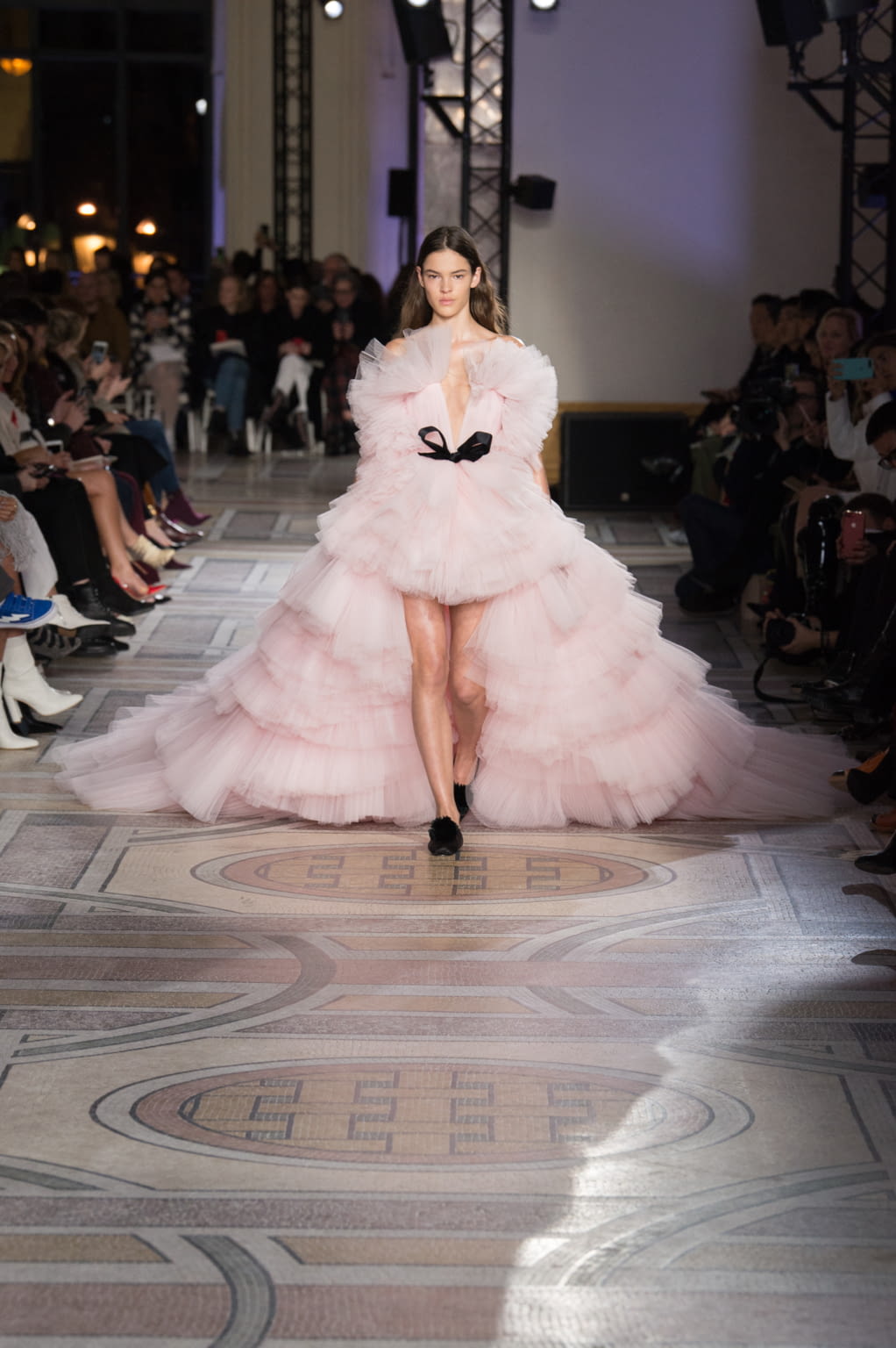Fashion Week Paris Spring/Summer 2018 look 50 from the Giambattista Valli collection couture