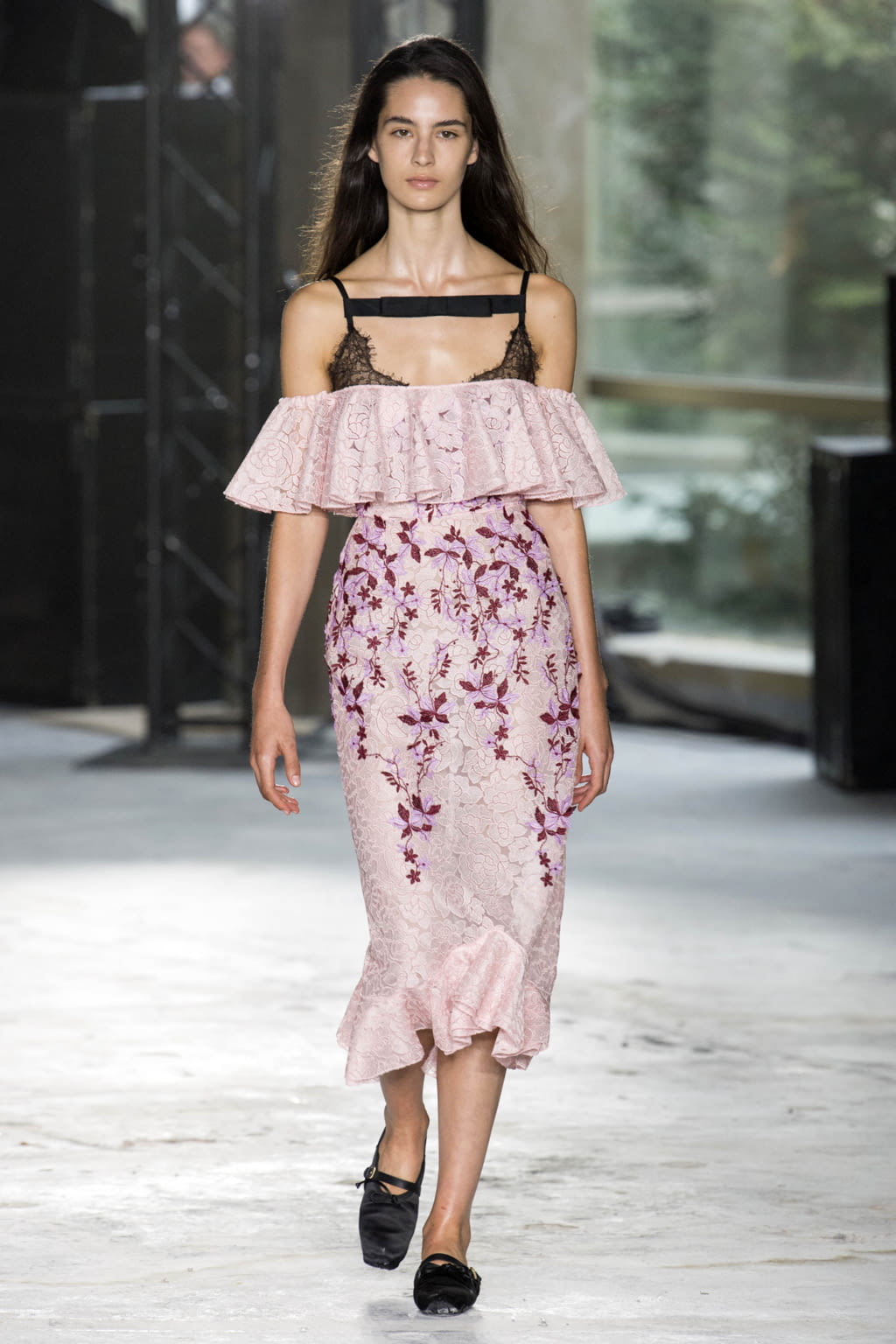 Fashion Week Paris Spring/Summer 2018 look 26 from the Giambattista Valli collection womenswear