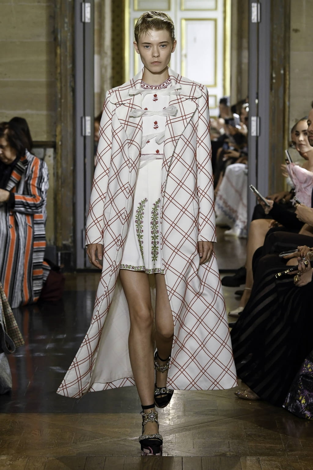 Fashion Week Paris Spring/Summer 2020 look 1 de la collection Giambattista Valli womenswear