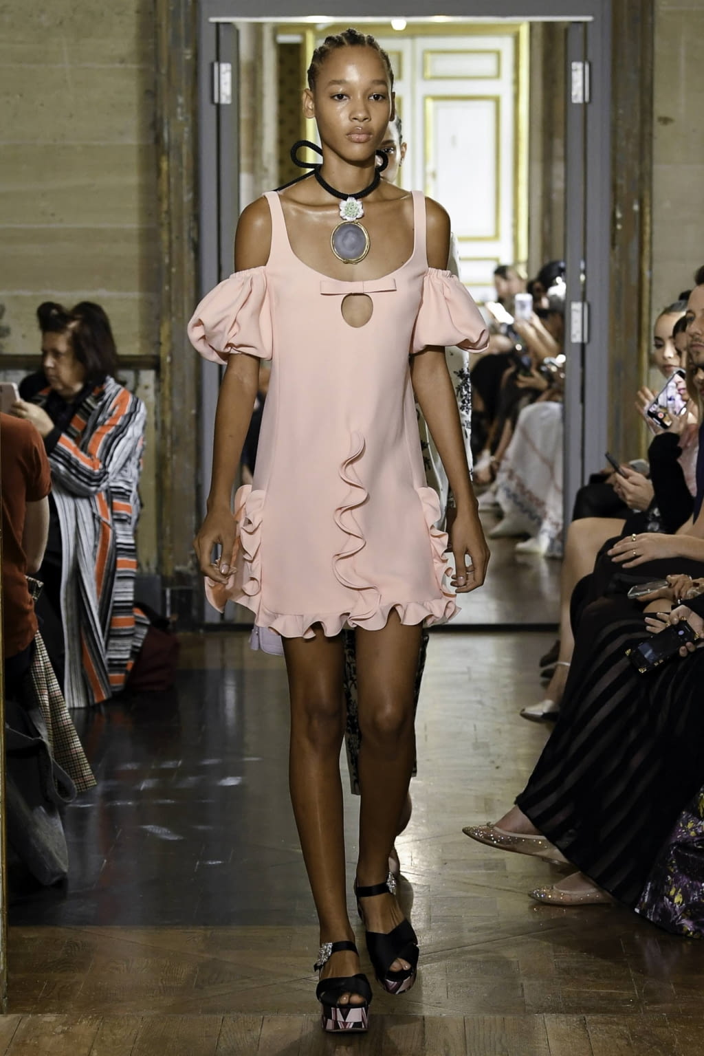 Fashion Week Paris Spring/Summer 2020 look 3 from the Giambattista Valli collection 女装