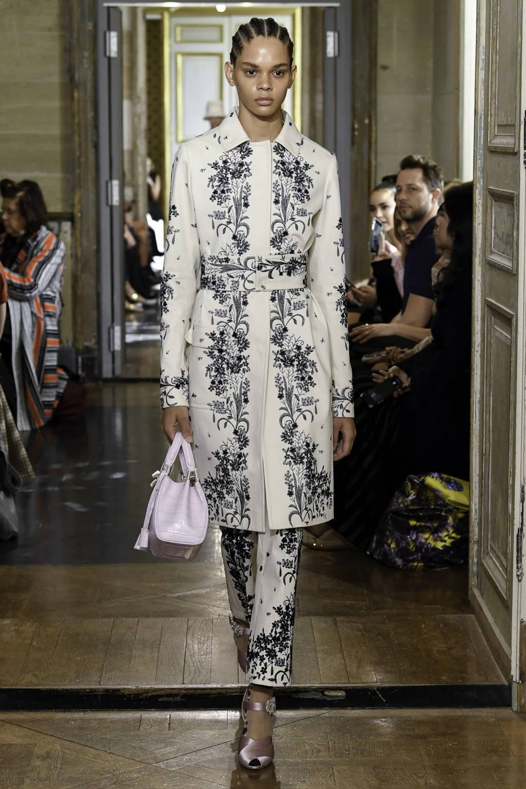 Fashion Week Paris Spring/Summer 2020 look 4 de la collection Giambattista Valli womenswear