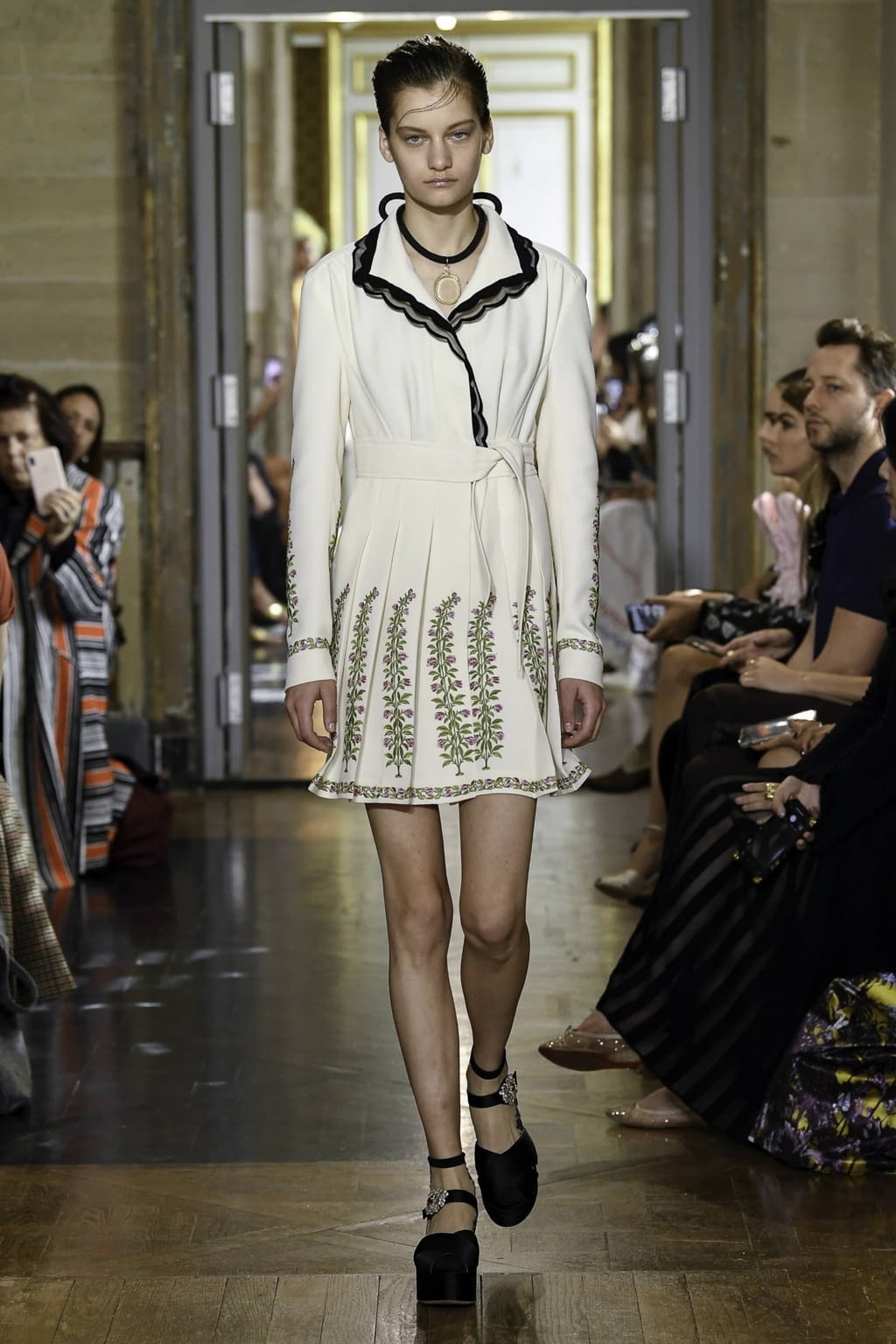 Fashion Week Paris Spring/Summer 2020 look 15 de la collection Giambattista Valli womenswear