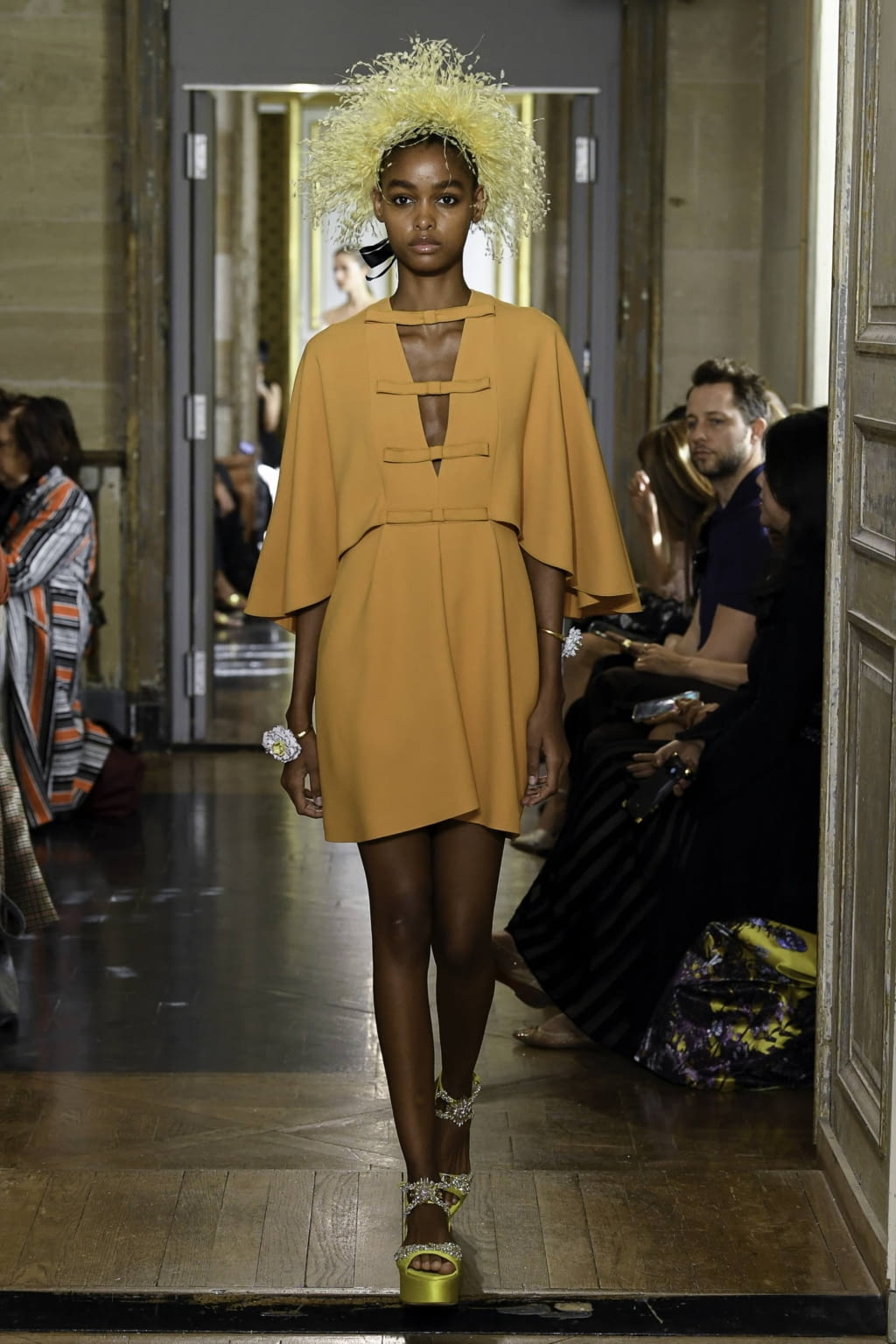 Fashion Week Paris Spring/Summer 2020 look 17 de la collection Giambattista Valli womenswear