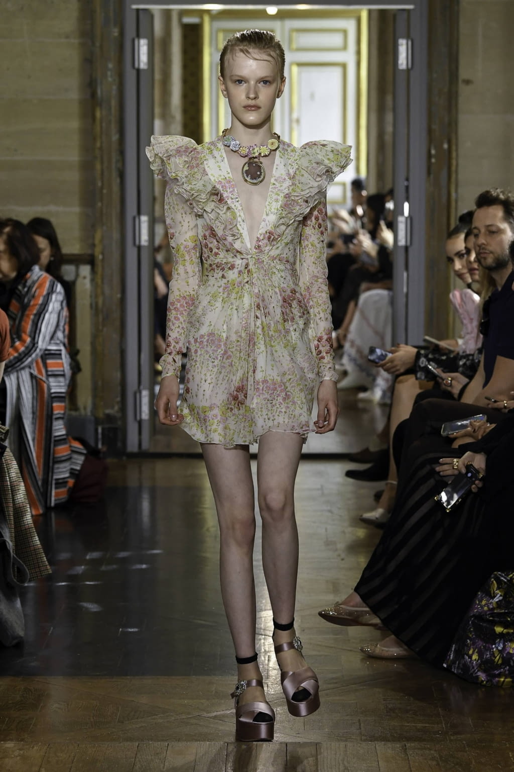 Fashion Week Paris Spring/Summer 2020 look 19 de la collection Giambattista Valli womenswear