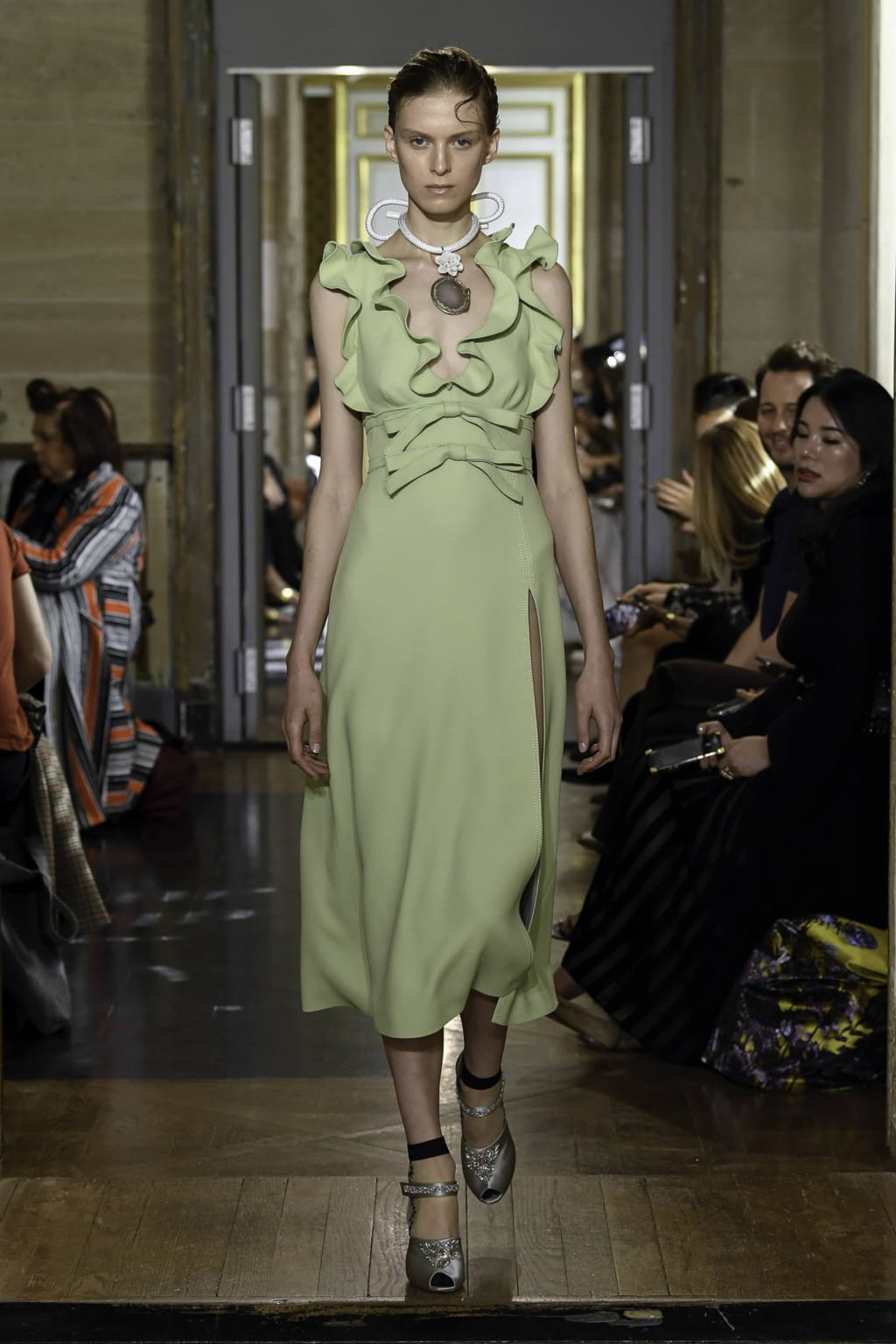 Fashion Week Paris Spring/Summer 2020 look 23 de la collection Giambattista Valli womenswear