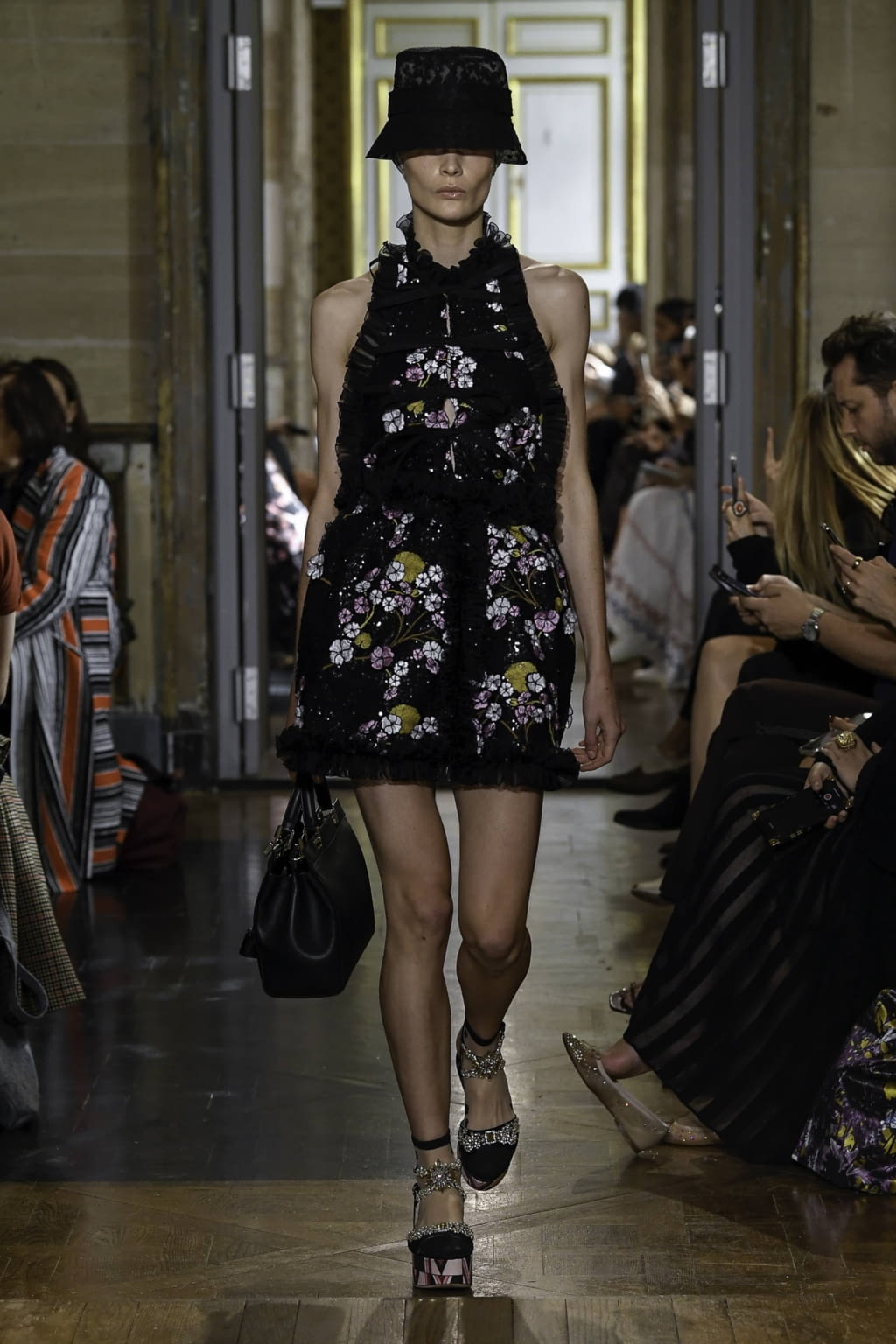 Fashion Week Paris Spring/Summer 2020 look 34 from the Giambattista Valli collection 女装