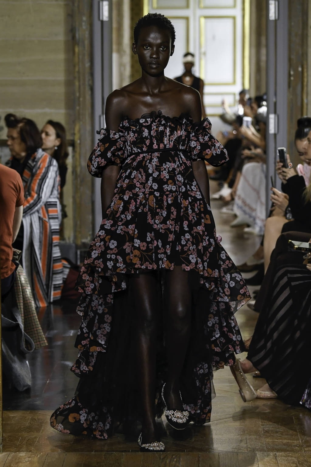 Fashion Week Paris Spring/Summer 2020 look 35 from the Giambattista Valli collection 女装