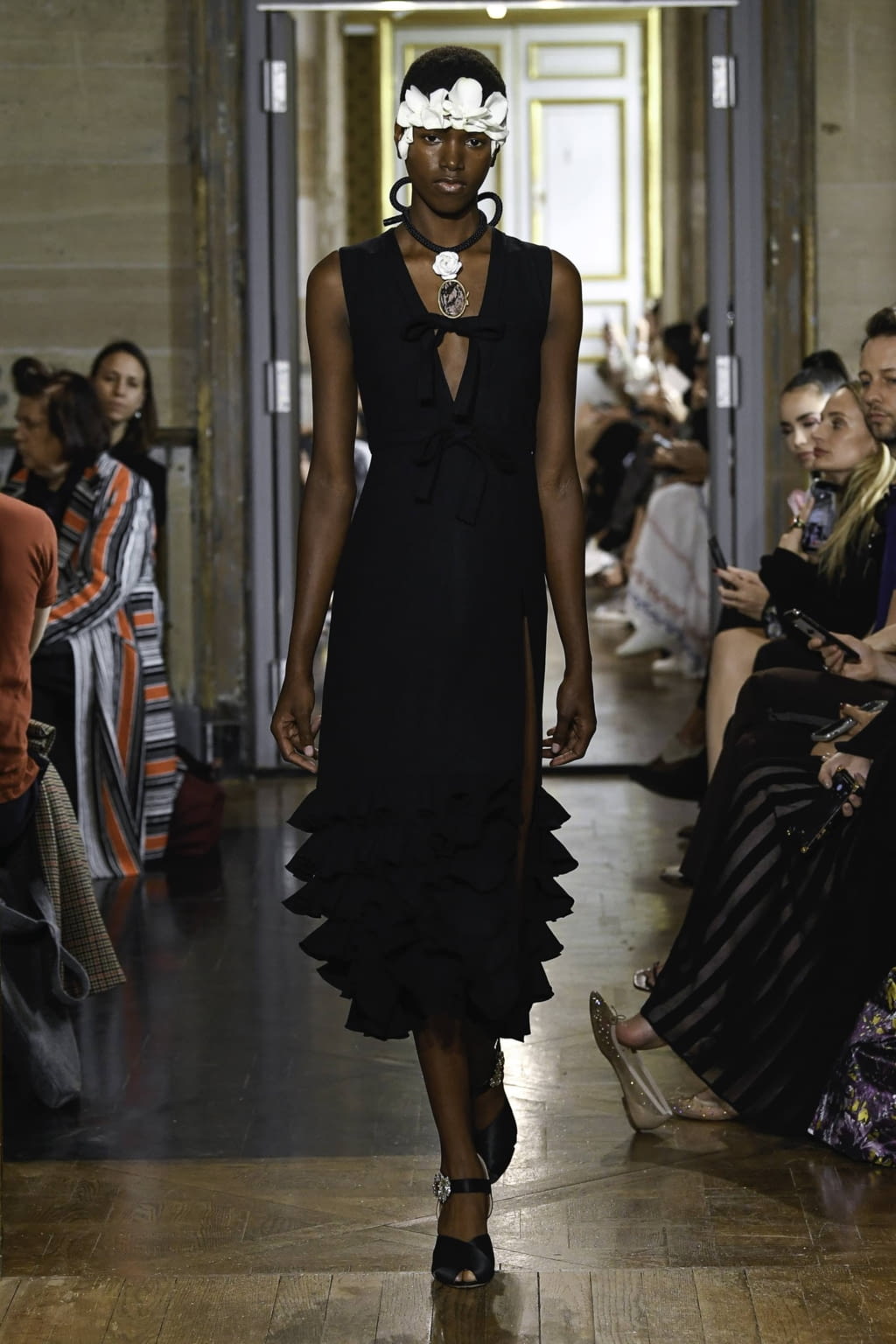 Fashion Week Paris Spring/Summer 2020 look 37 from the Giambattista Valli collection womenswear