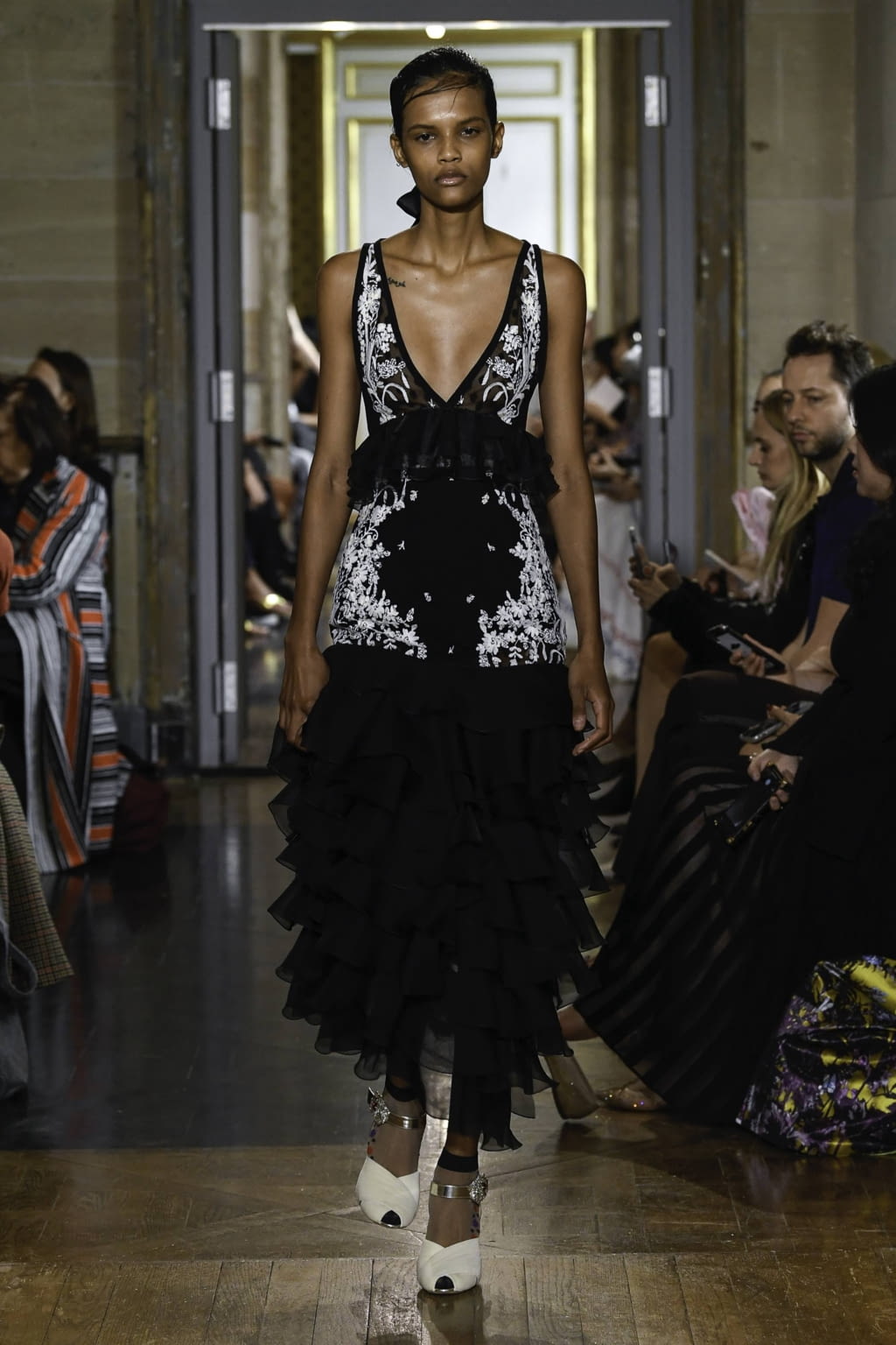 Fashion Week Paris Spring/Summer 2020 look 38 de la collection Giambattista Valli womenswear