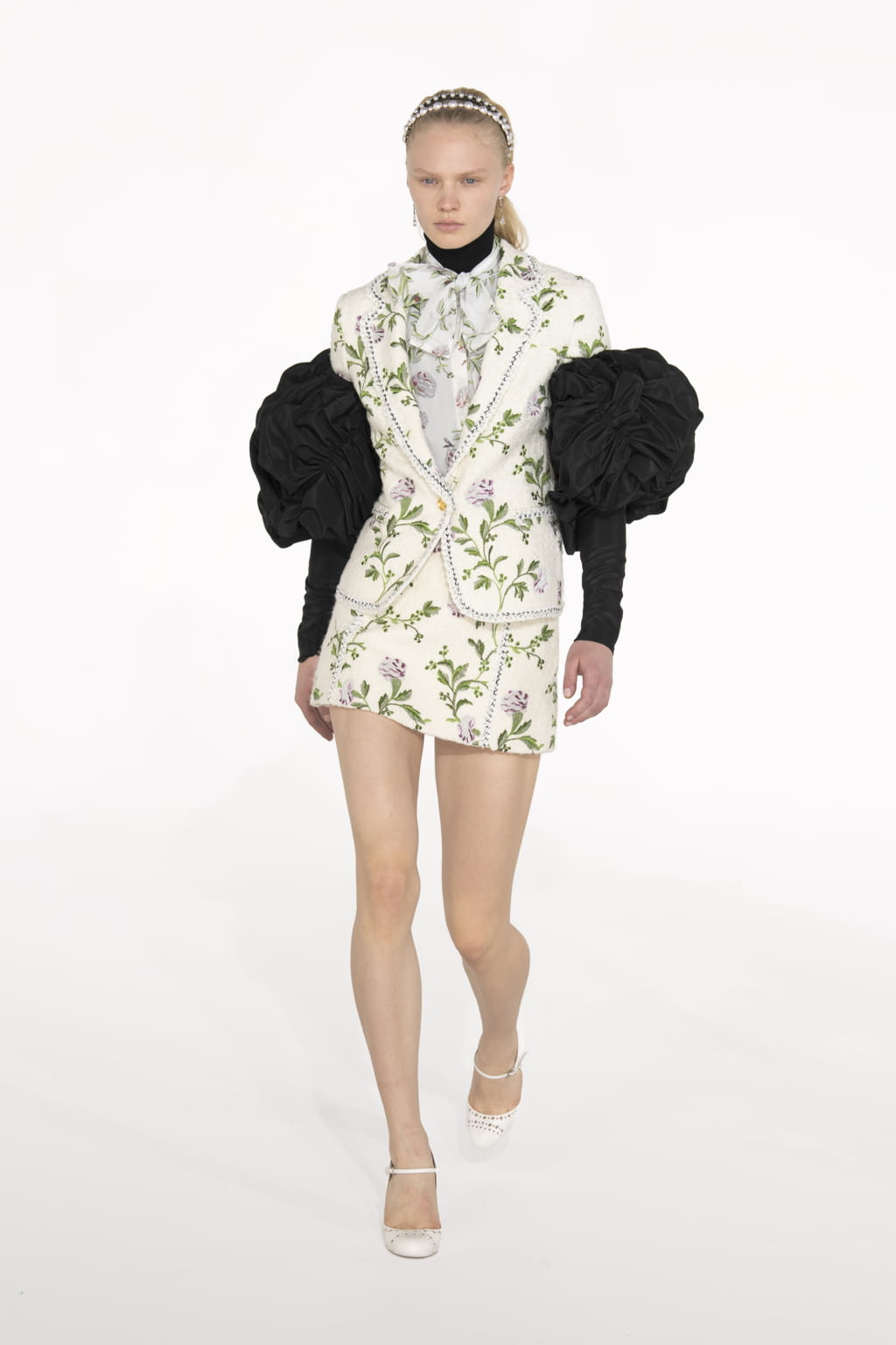 Fashion Week Paris Fall/Winter 2021 look 12 from the Giambattista Valli collection 女装