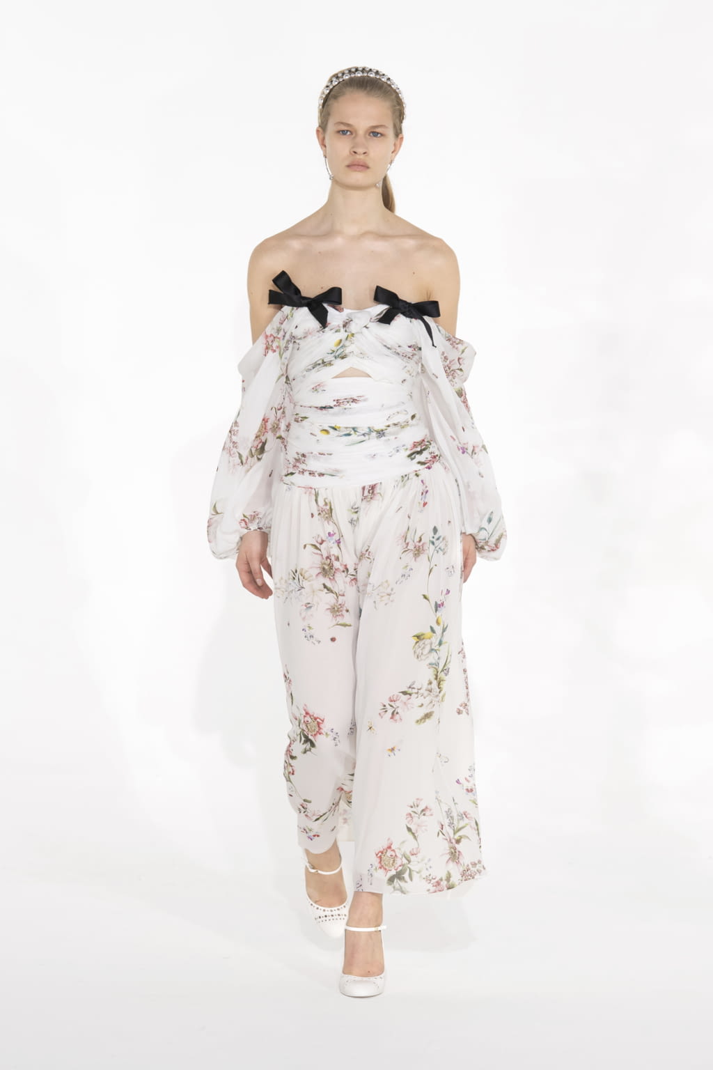 Fashion Week Paris Fall/Winter 2021 look 40 from the Giambattista Valli collection womenswear