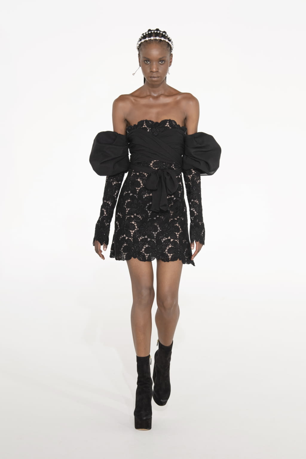 Fashion Week Paris Fall/Winter 2021 look 52 from the Giambattista Valli collection 女装