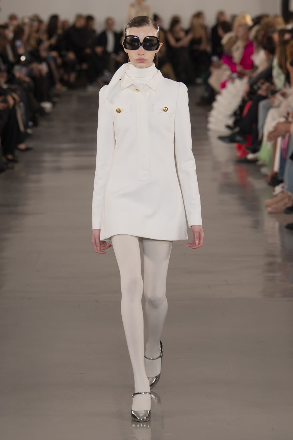 Fashion Week Paris Fall/Winter 2022 look 1 from the Giambattista Valli collection 女装