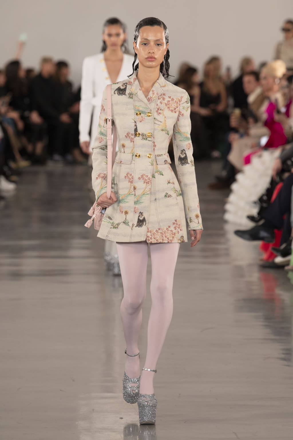 Fashion Week Paris Fall/Winter 2022 look 2 from the Giambattista Valli collection 女装