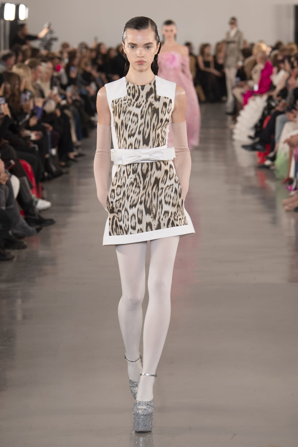 Fashion Week Paris Fall/Winter 2022 look 6 from the Giambattista Valli collection womenswear