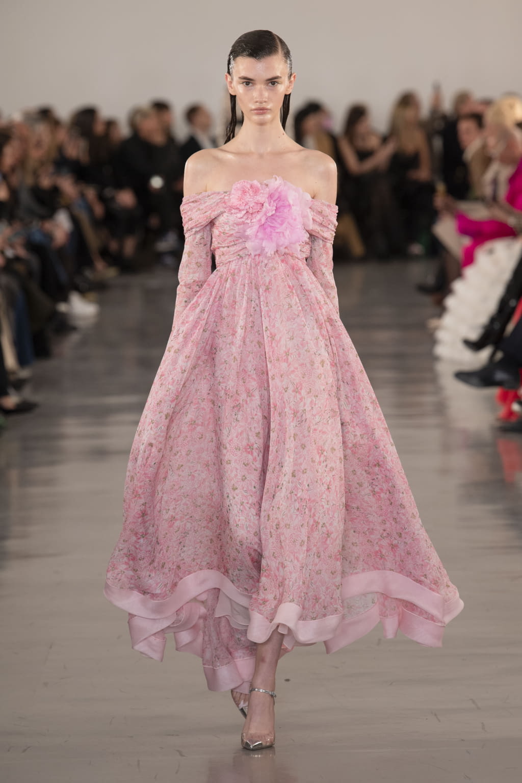 Fashion Week Paris Fall/Winter 2022 look 7 de la collection Giambattista Valli womenswear