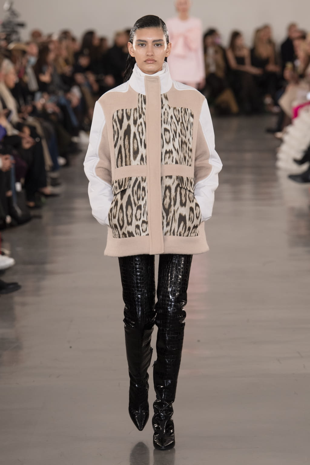 Fashion Week Paris Fall/Winter 2022 look 10 from the Giambattista Valli collection 女装
