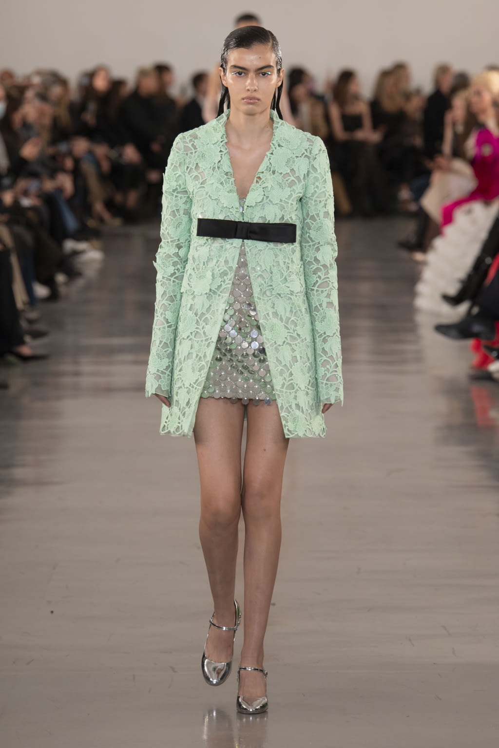 Fashion Week Paris Fall/Winter 2022 look 18 de la collection Giambattista Valli womenswear