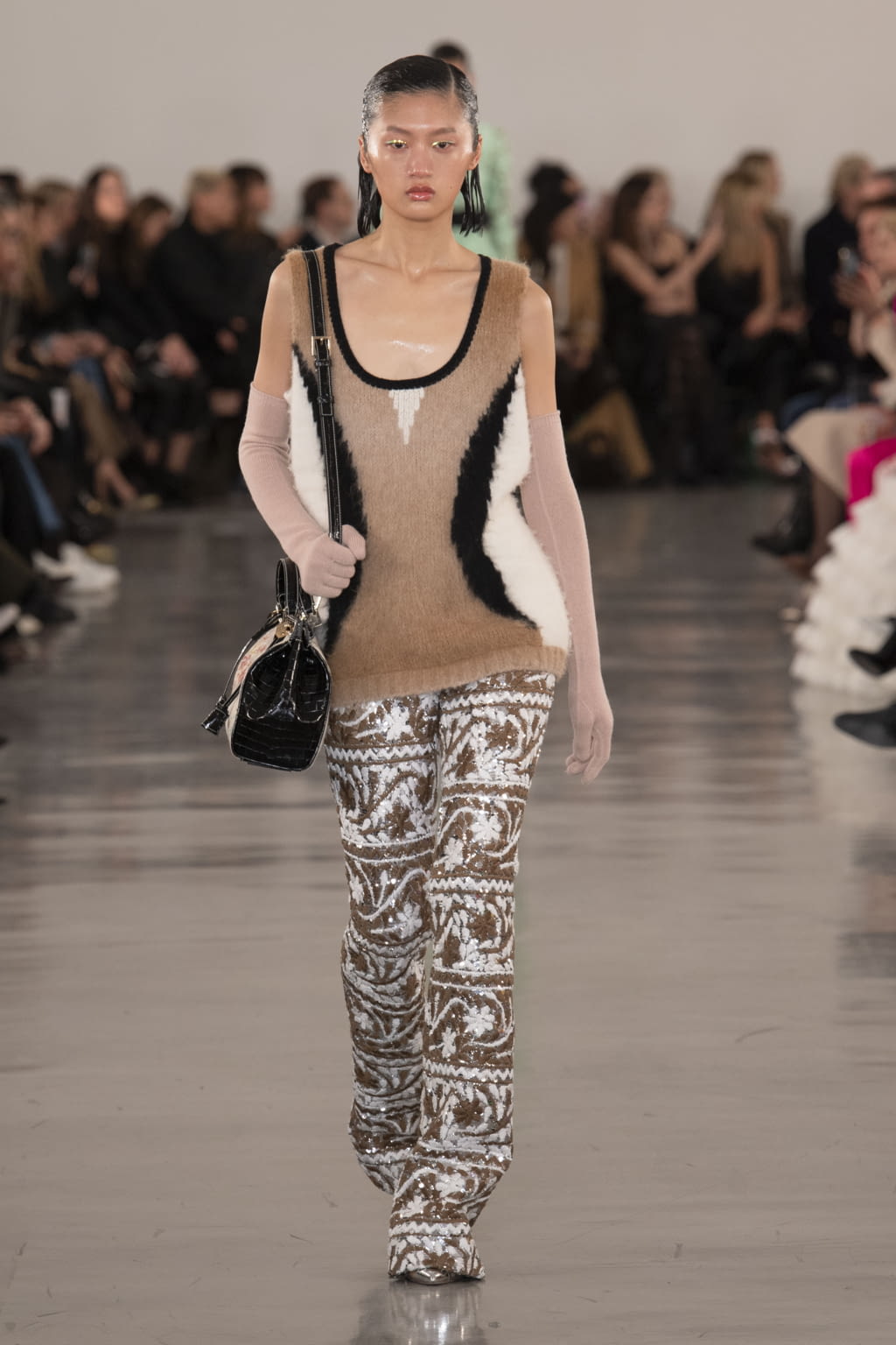 Fashion Week Paris Fall/Winter 2022 look 19 from the Giambattista Valli collection womenswear