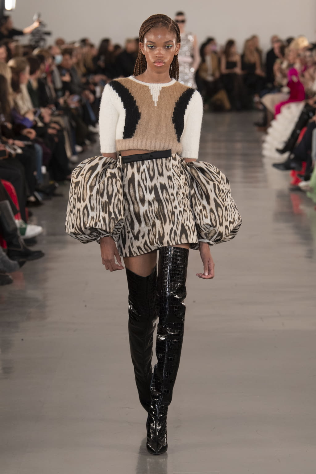 Fashion Week Paris Fall/Winter 2022 look 21 de la collection Giambattista Valli womenswear