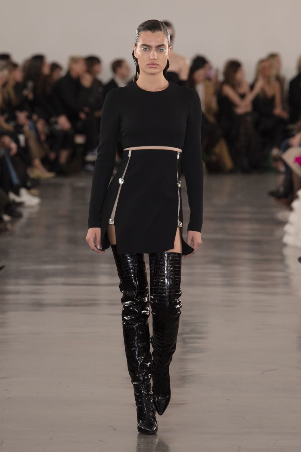 Fashion Week Paris Fall/Winter 2022 look 24 from the Giambattista Valli collection 女装