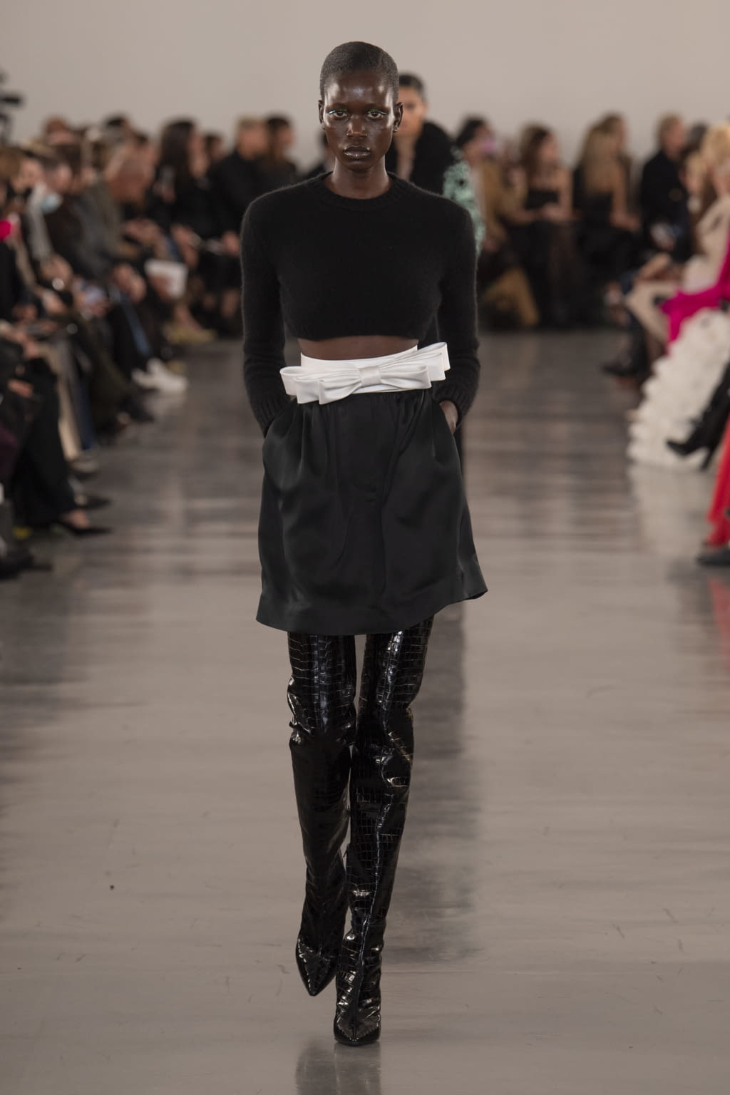 Fashion Week Paris Fall/Winter 2022 look 30 from the Giambattista Valli collection 女装
