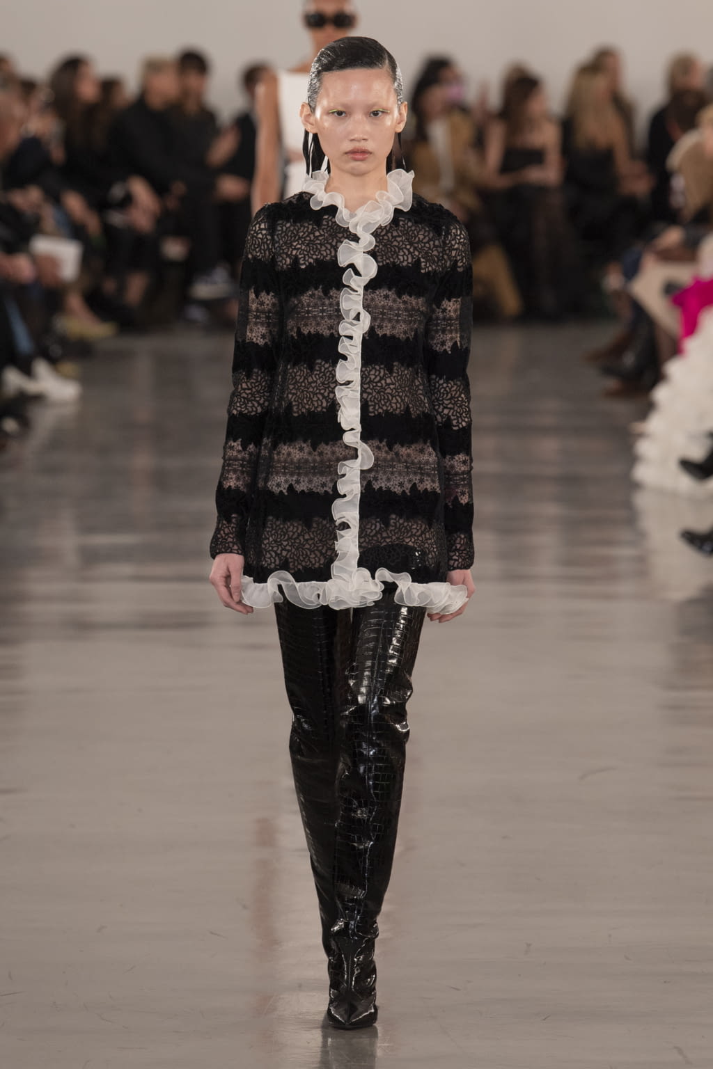 Fashion Week Paris Fall/Winter 2022 look 32 from the Giambattista Valli collection 女装