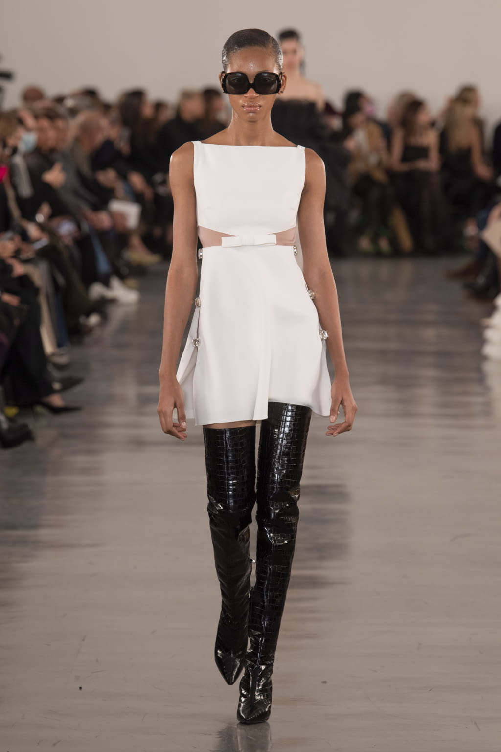 Fashion Week Paris Fall/Winter 2022 look 33 de la collection Giambattista Valli womenswear