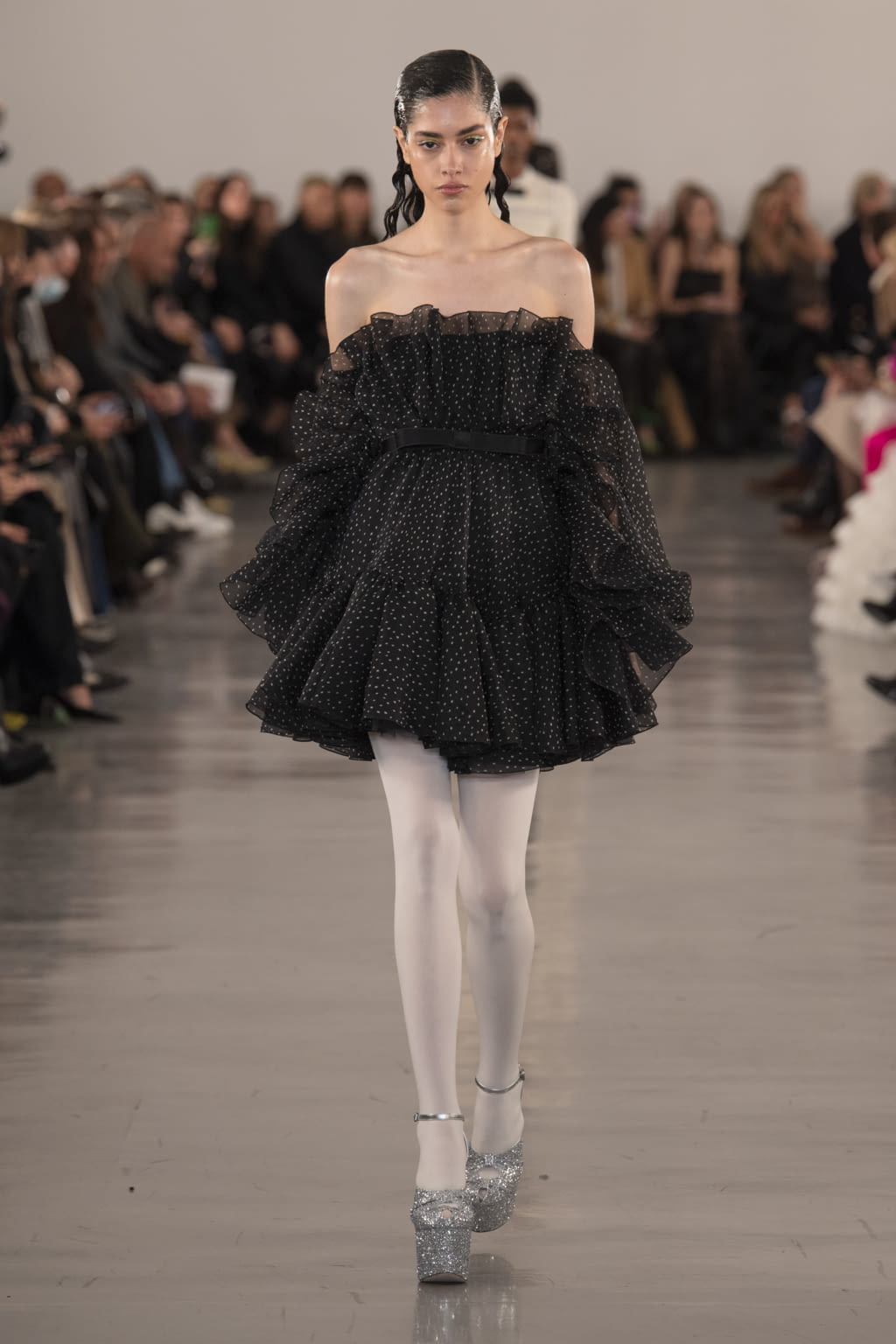 Fashion Week Paris Fall/Winter 2022 look 34 from the Giambattista Valli collection 女装