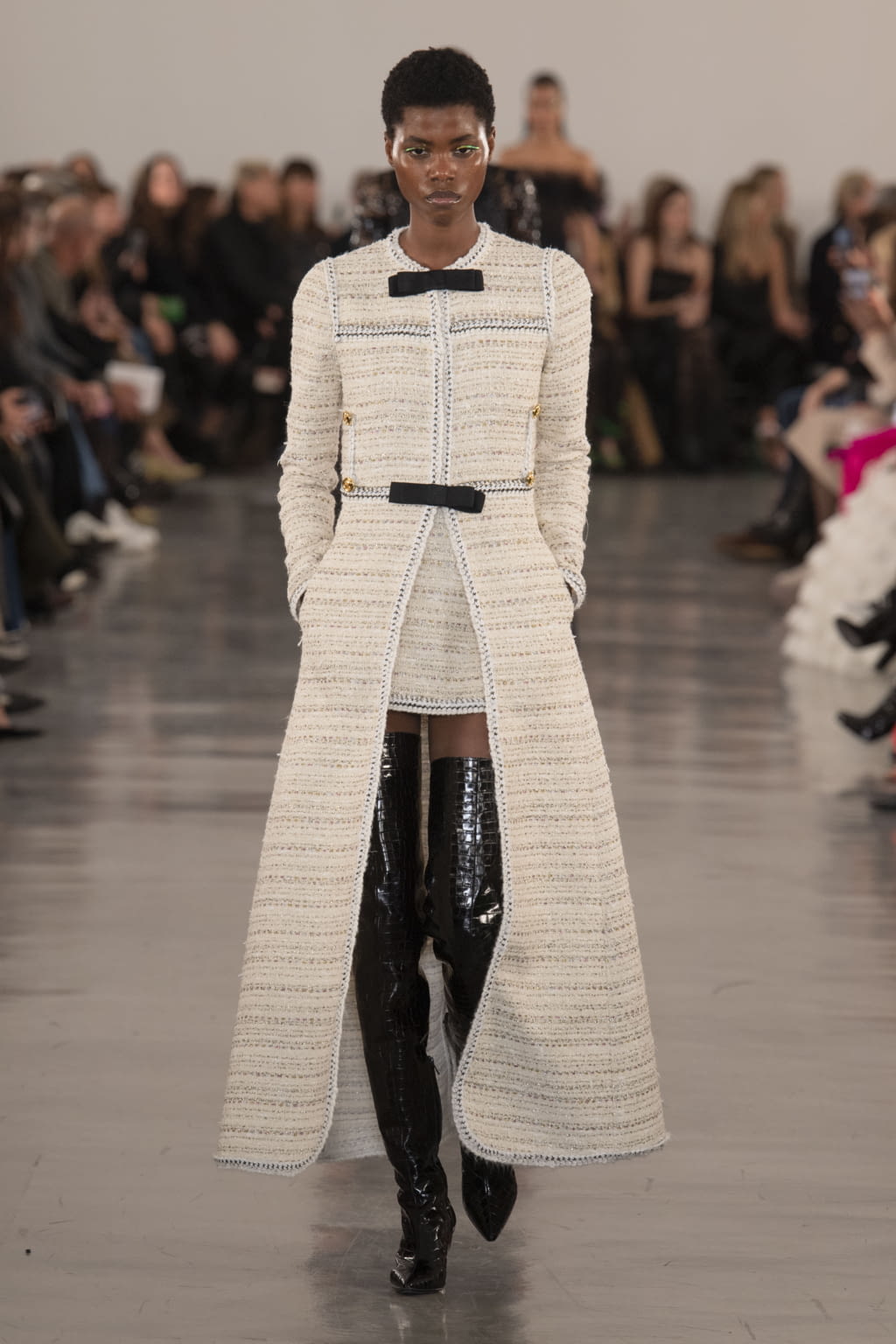 Fashion Week Paris Fall/Winter 2022 look 35 de la collection Giambattista Valli womenswear
